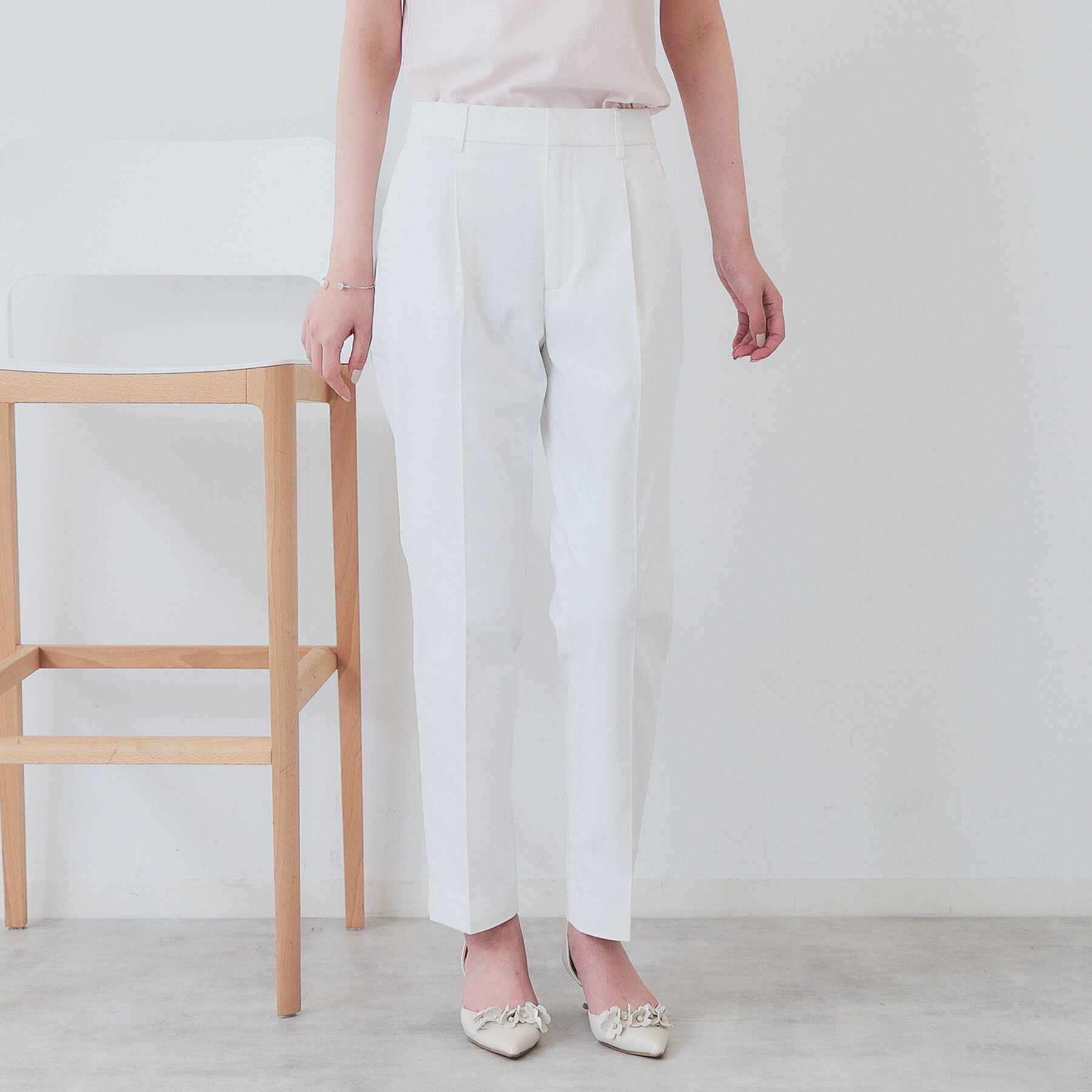 index「《6色展開/XS-LLサイズ》コンパクトストレッチテーパードパンツ【洗濯機洗い可/吸水速乾/透け防止」|その他|オフホワイト(003