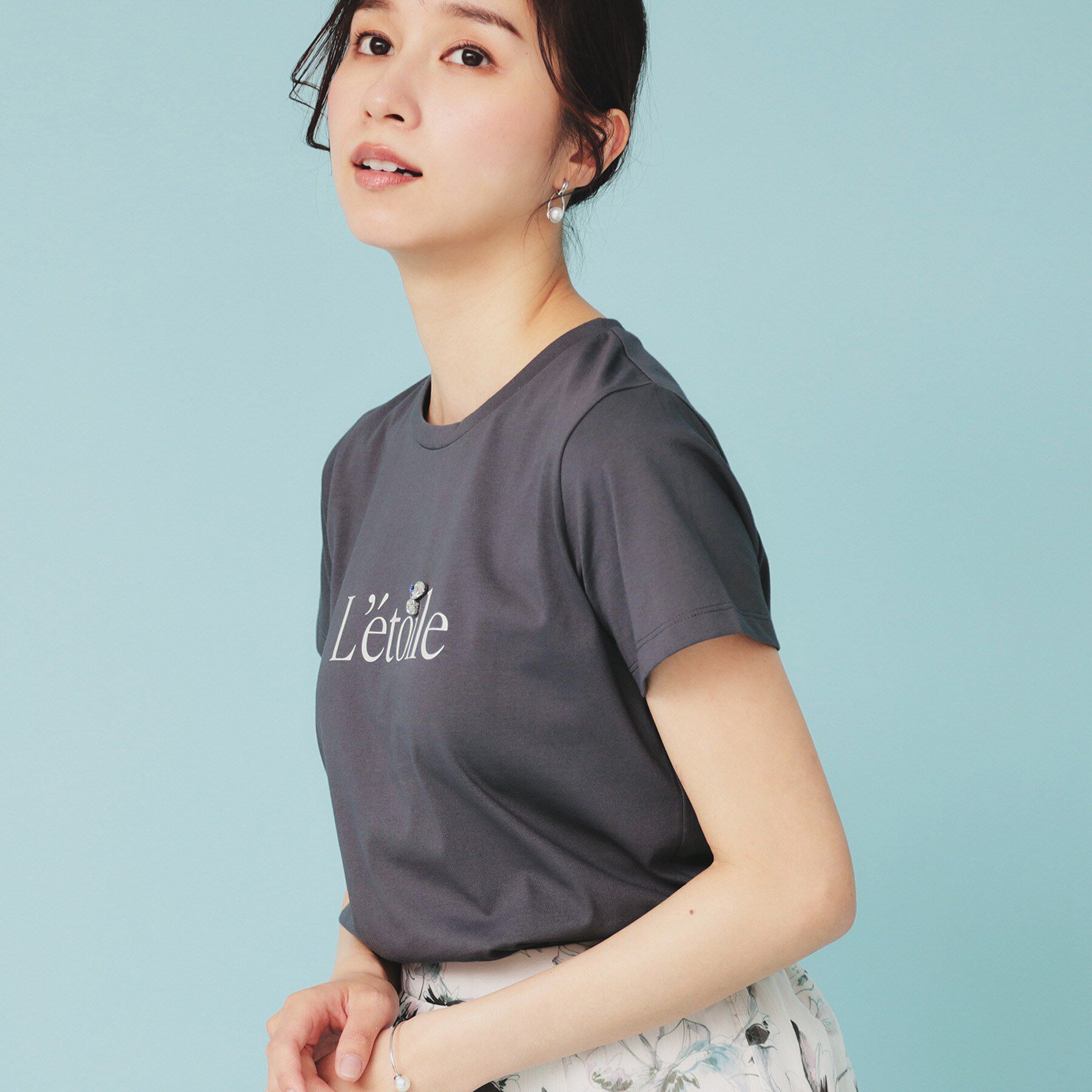 index「《美人百花掲載》ビジュー付きロゴTシャツ【接触冷感/UVケア/吸水速乾/汗ジミ防止/洗濯機洗い可】」|Tシャツ・カットソー|