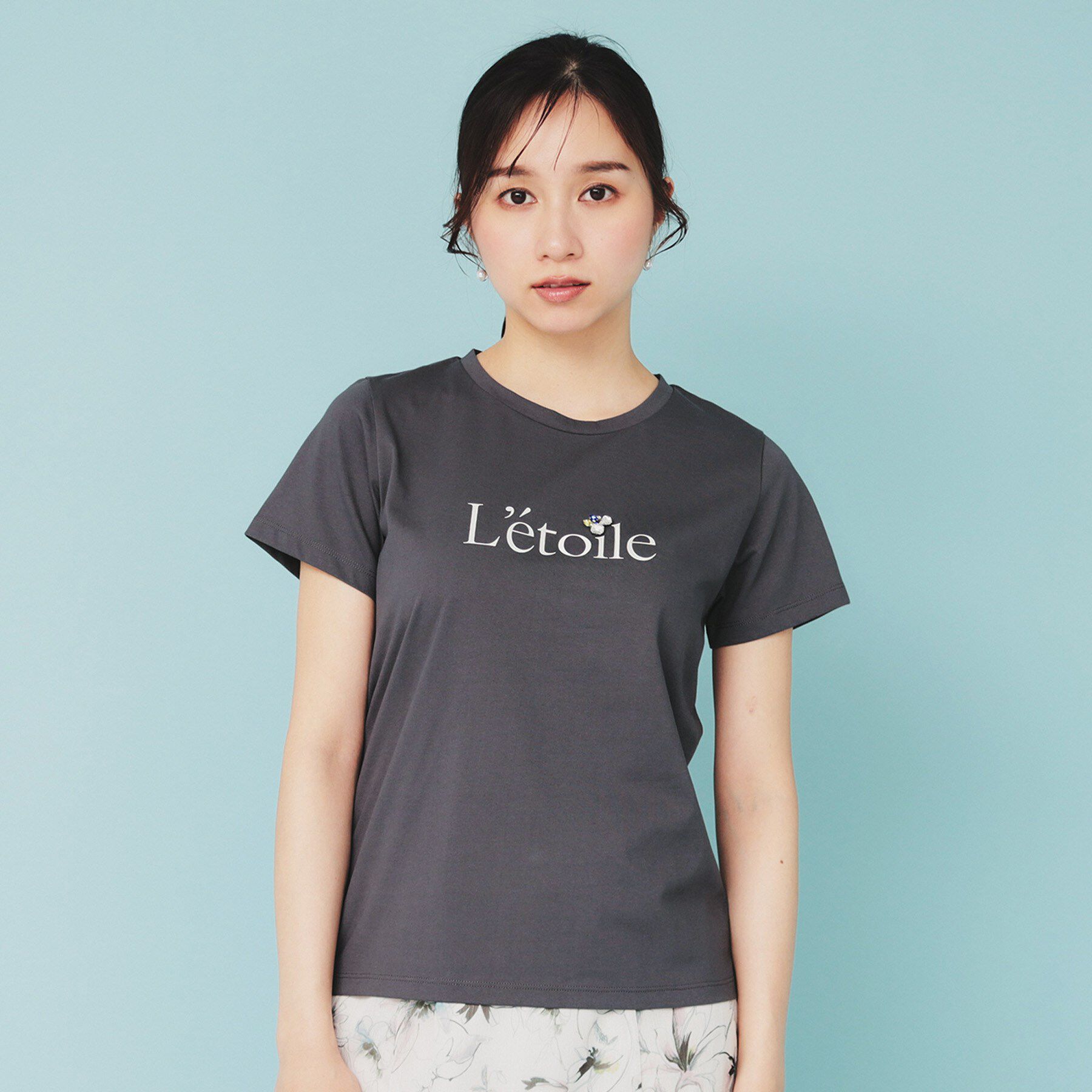 index「《美人百花掲載》ビジュー付きロゴTシャツ【接触冷感/UVケア/吸水速乾/汗ジミ防止/洗濯機洗い可】」|Tシャツ・カットソー|