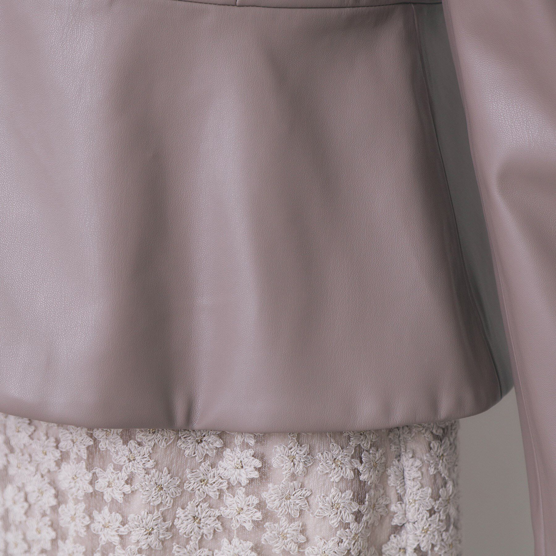 index「レザー調ストレッチペプラムジャケット【洗える】」|ノーカラージャケット|