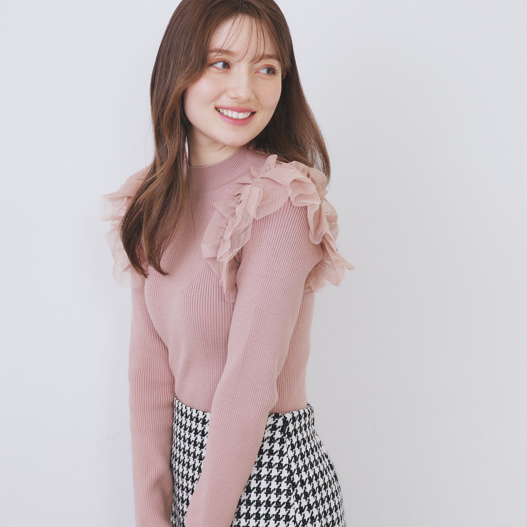 index「ショルダーチュールフリルハイネックニット【洗濯機OK/抗ピル】」|ニット・セーター|