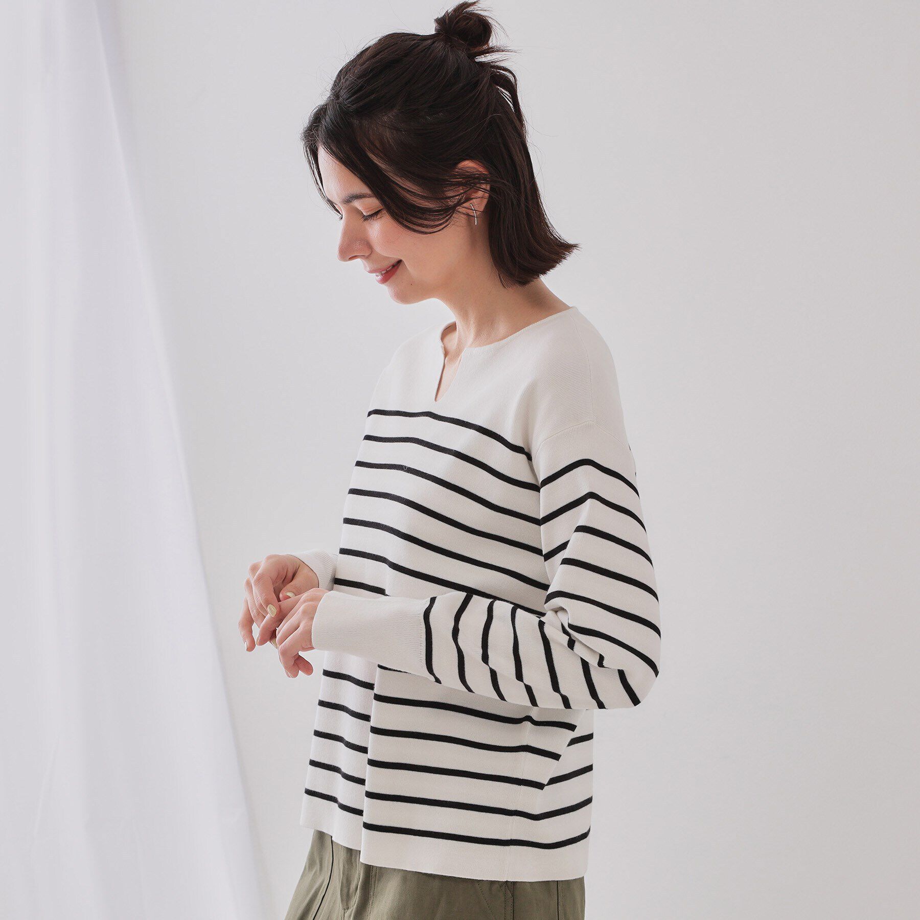 OPAQUE.CLIP「キーネックニット/オーガニックコツトン混【UV/洗濯機洗い可】」|ニット・セーター|ホワイト(301)