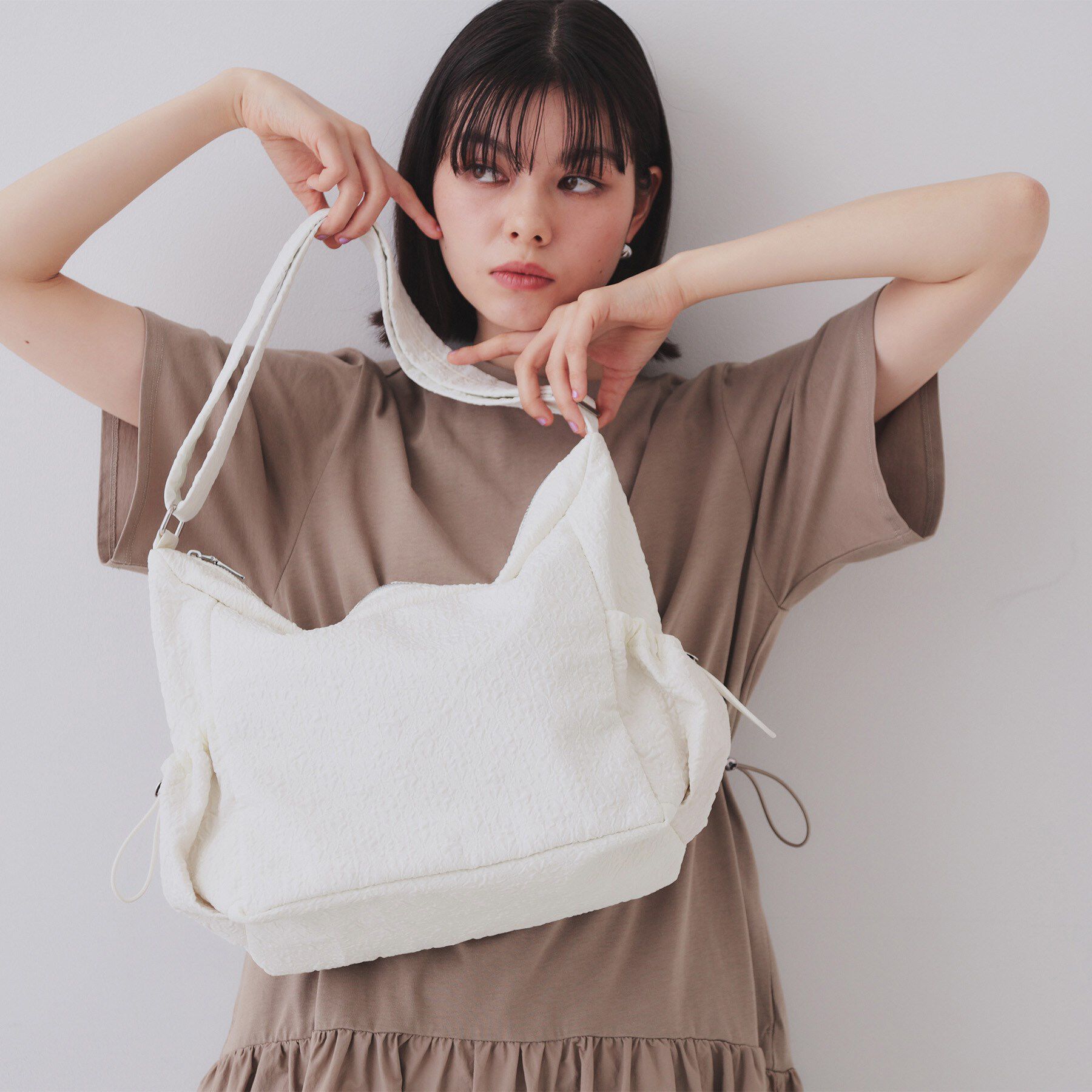 OPAQUE.CLIP「【2WAY／A4サイズ対応】ふくれジャカードショルダーバッグ」|ショルダー・メッセンジャー|アイボリー(004)