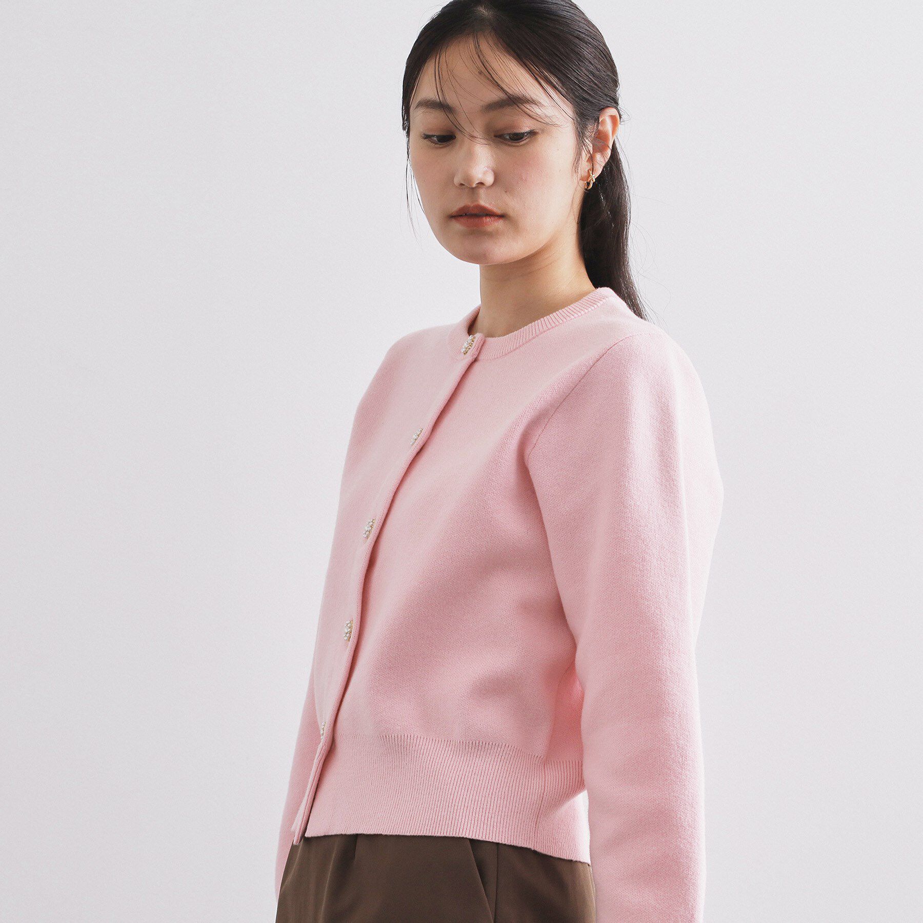 OPAQUE.CLIP「フェイクパールビジューボタンニットカーディガン【洗濯機OK】」|カーディガン|