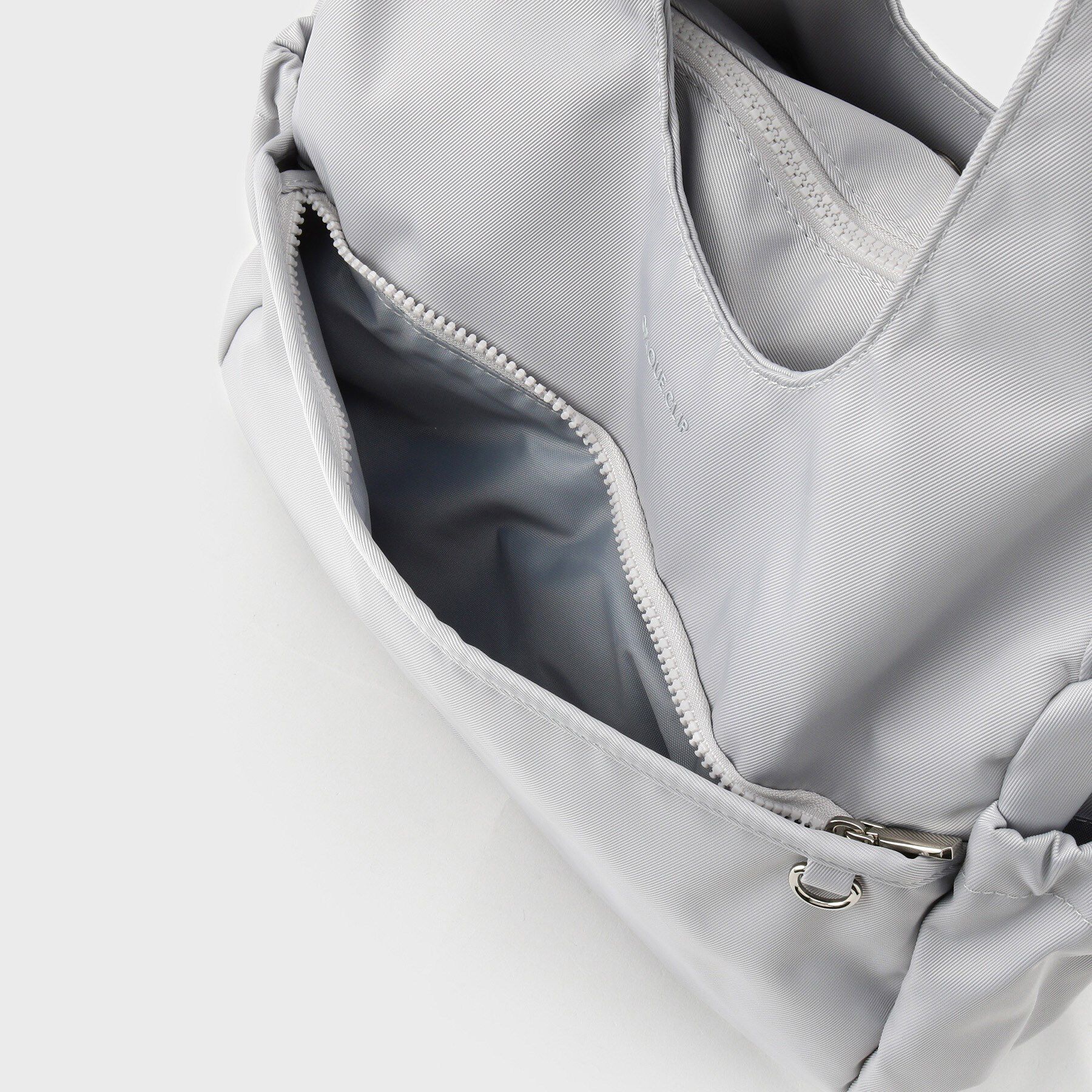 OPAQUE.CLIP「フロントポケット3層デザイントライアングルミドルトートバッグ【マルチポケット】」|トートバッグ|