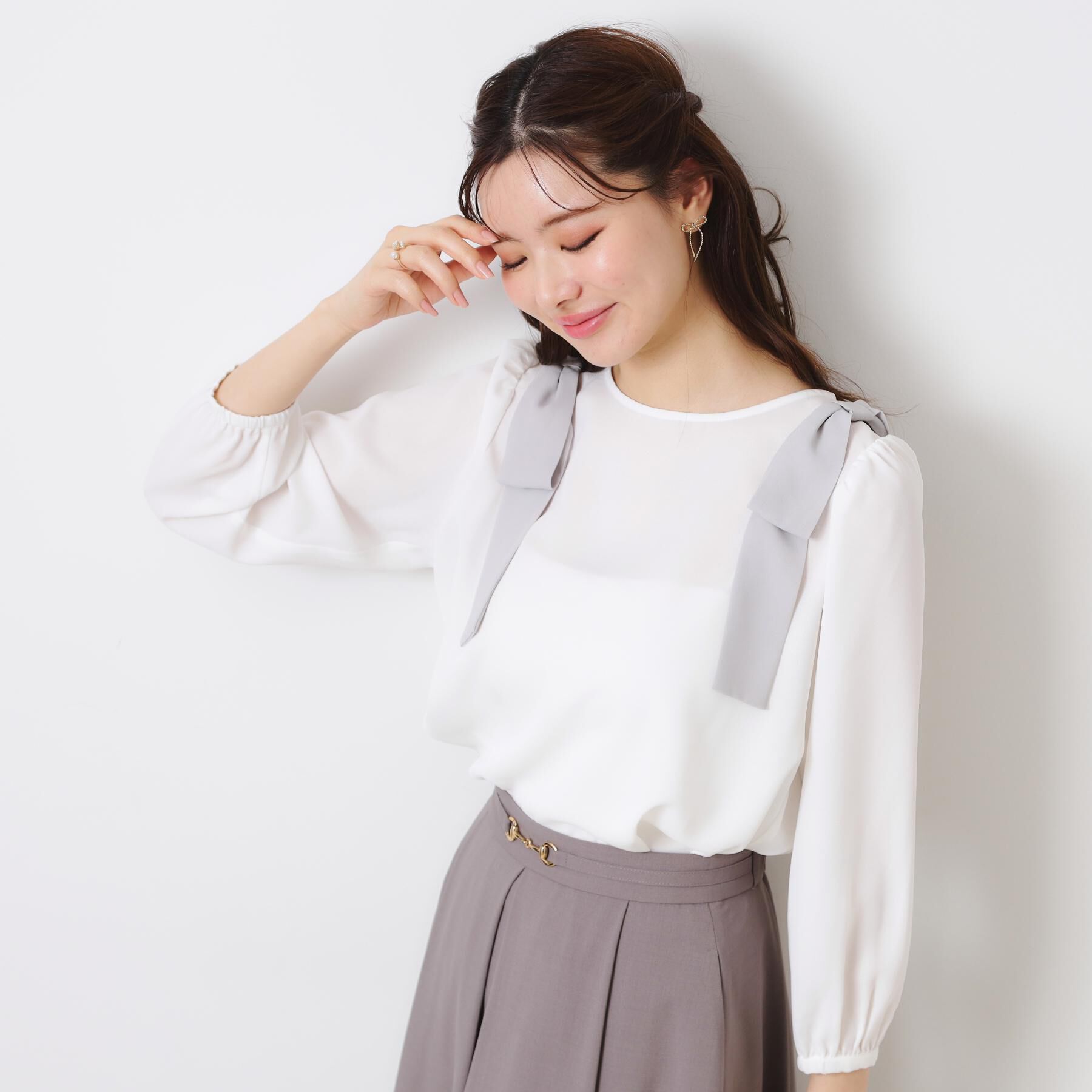 Couture broach「【フェミニン・通勤】肩リボンシフォンブラウス」|シャツ・ブラウス|