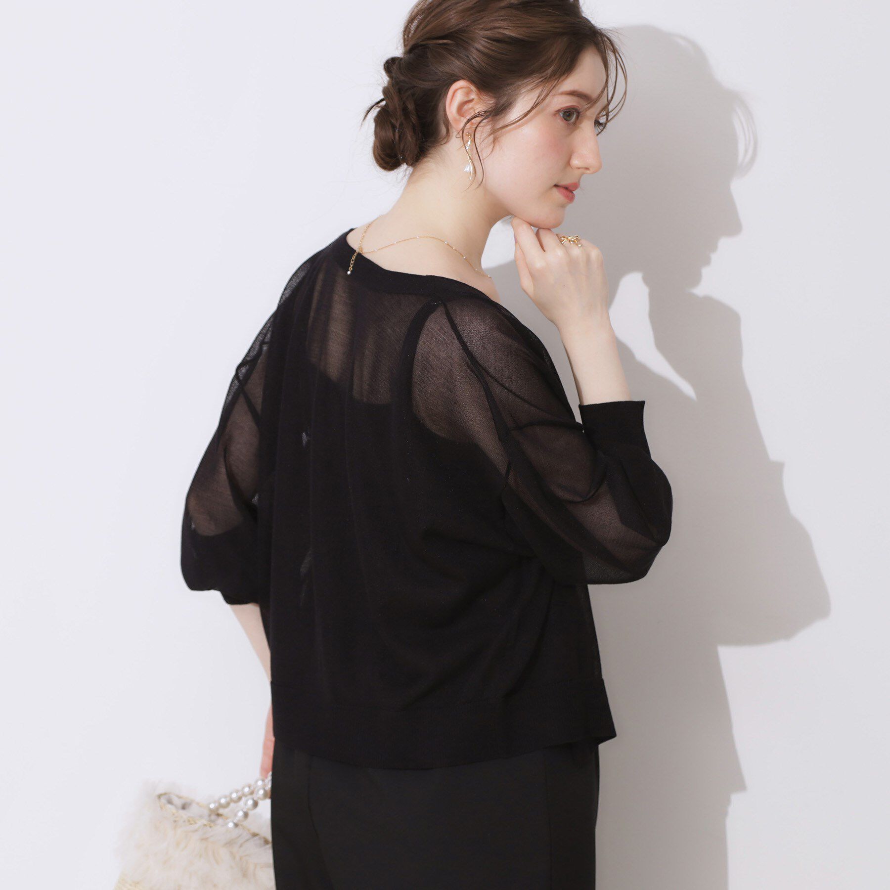 Couture broach「【上品な透け感・通勤】ダブルパール調釦シアーカーディガン」|カーディガン|