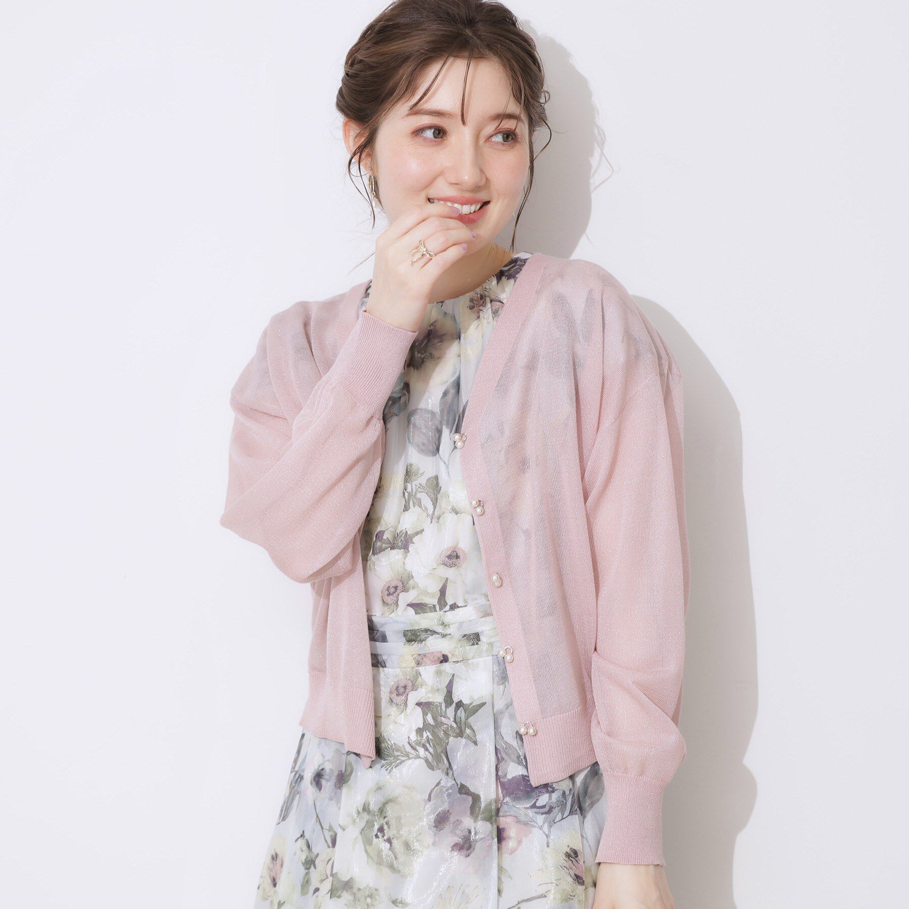 Couture broach「【上品な透け感・通勤】ダブルパール調釦シアーカーディガン」|カーディガン|