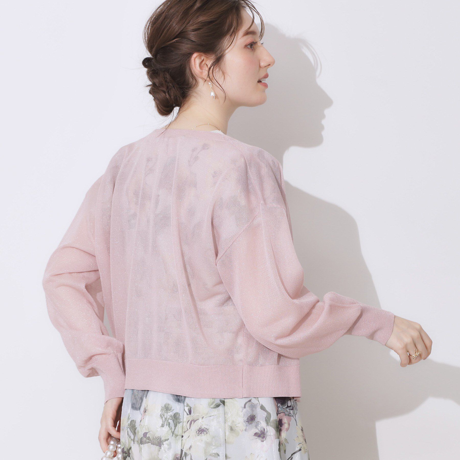 Couture broach「【上品な透け感・通勤】ダブルパール調釦シアーカーディガン」|カーディガン|