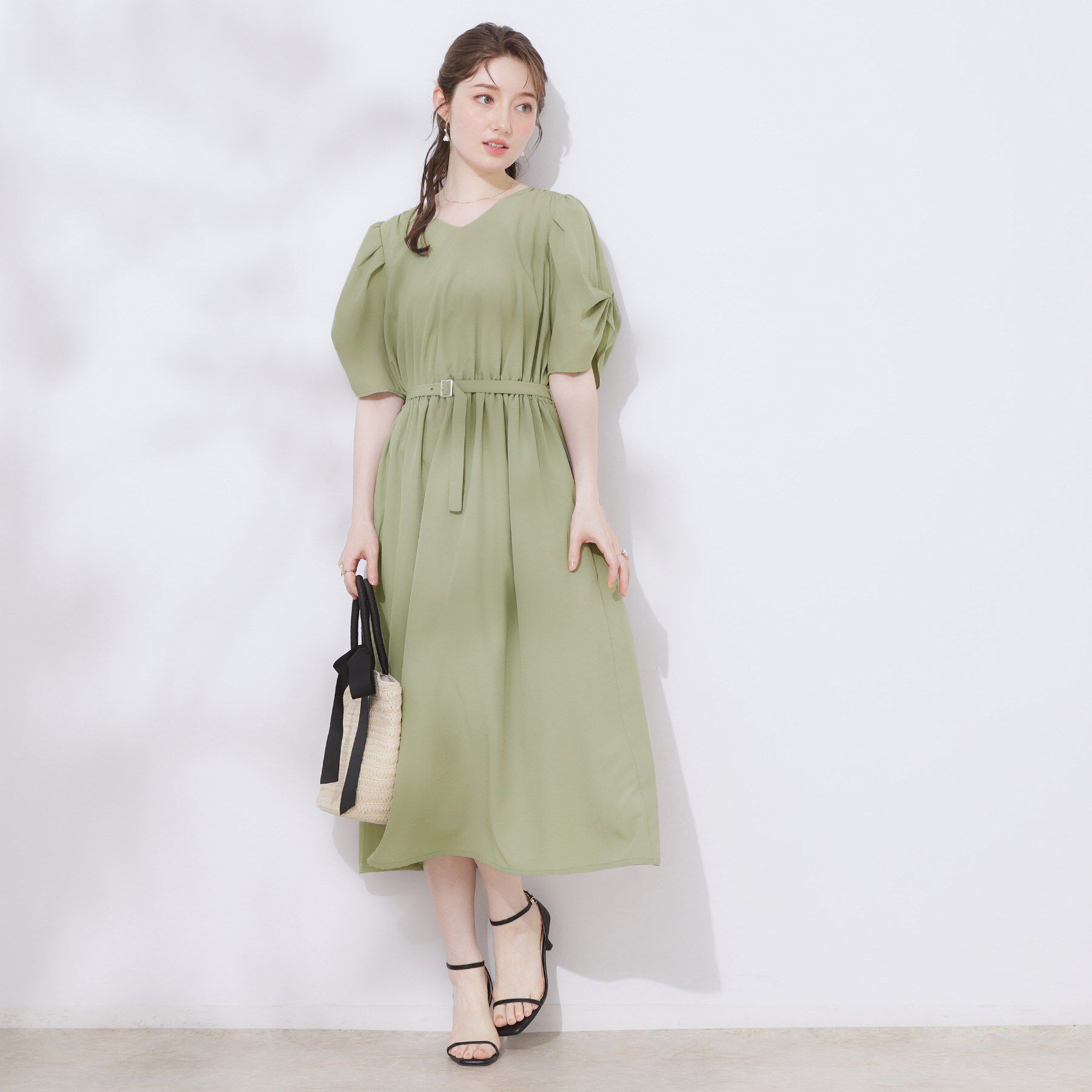 Couture broach「【マシンウォッシャブル・二の腕カバー】ウエストベルトVネックワンピース」|ワンピース|