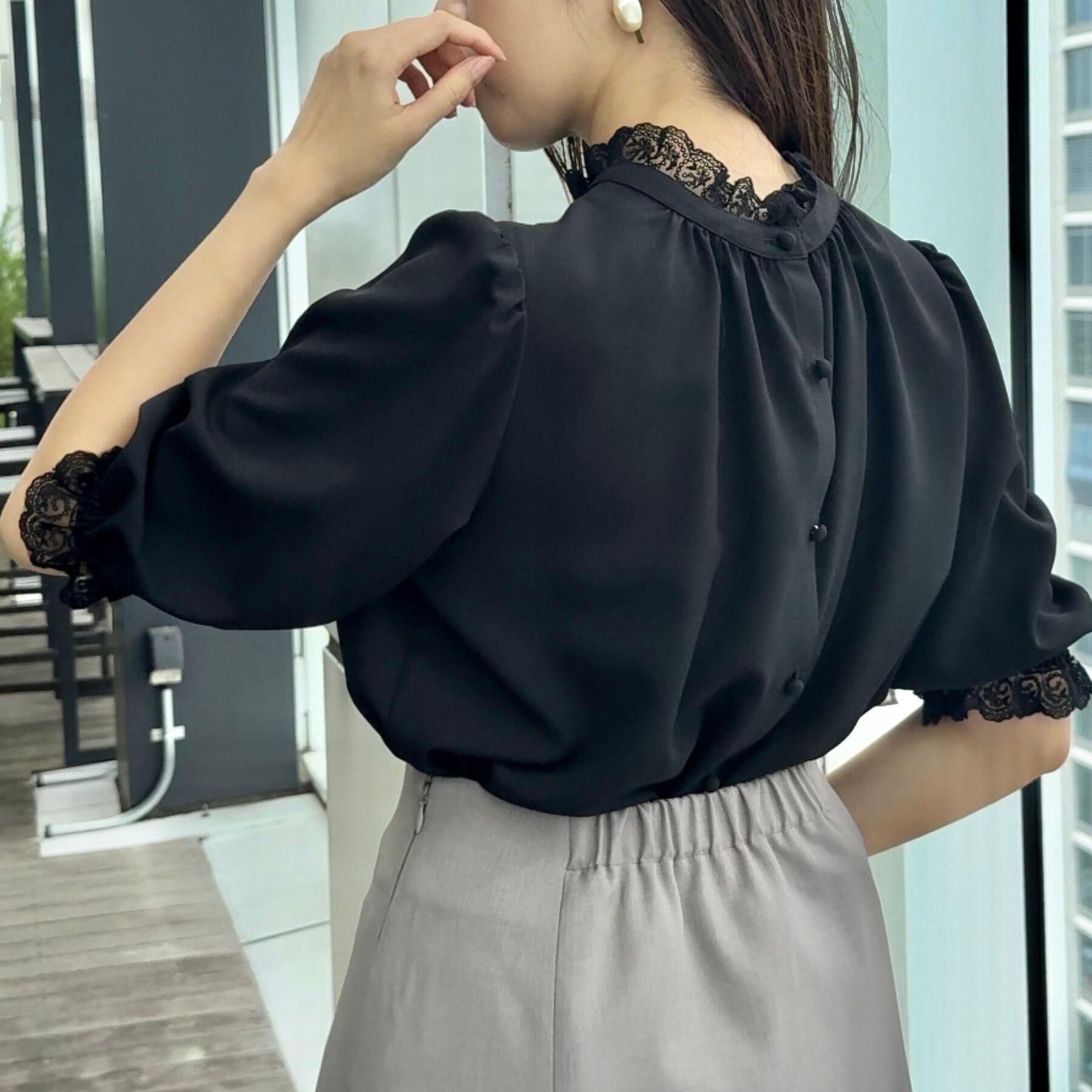 Couture broach「【華やか・大人可愛い・5分袖】エンブロレース前後2WAYブラウス」|シャツ・ブラウス|