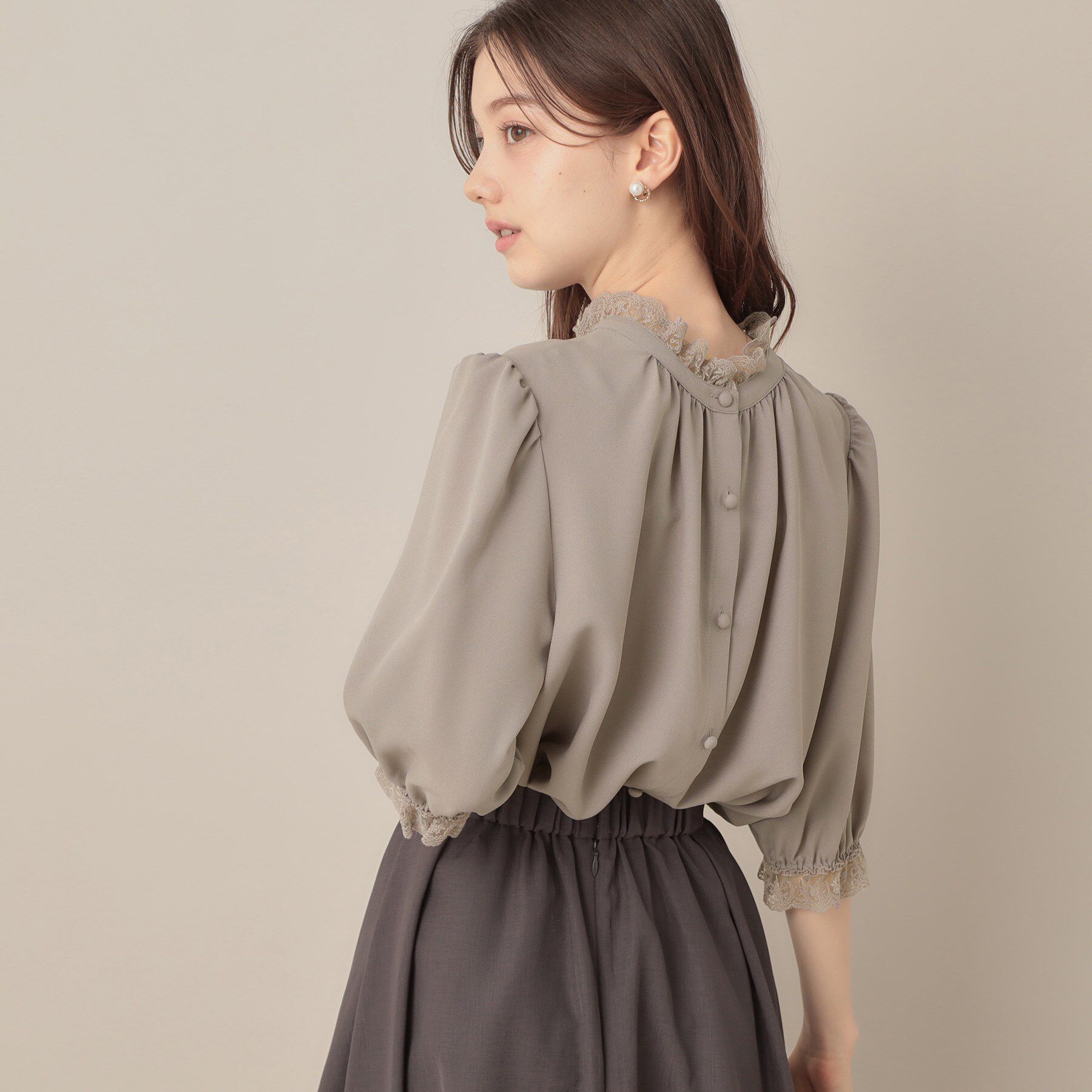 Couture broach「【華やか・大人可愛い・5分袖】エンブロレース前後2WAYブラウス」|シャツ・ブラウス|