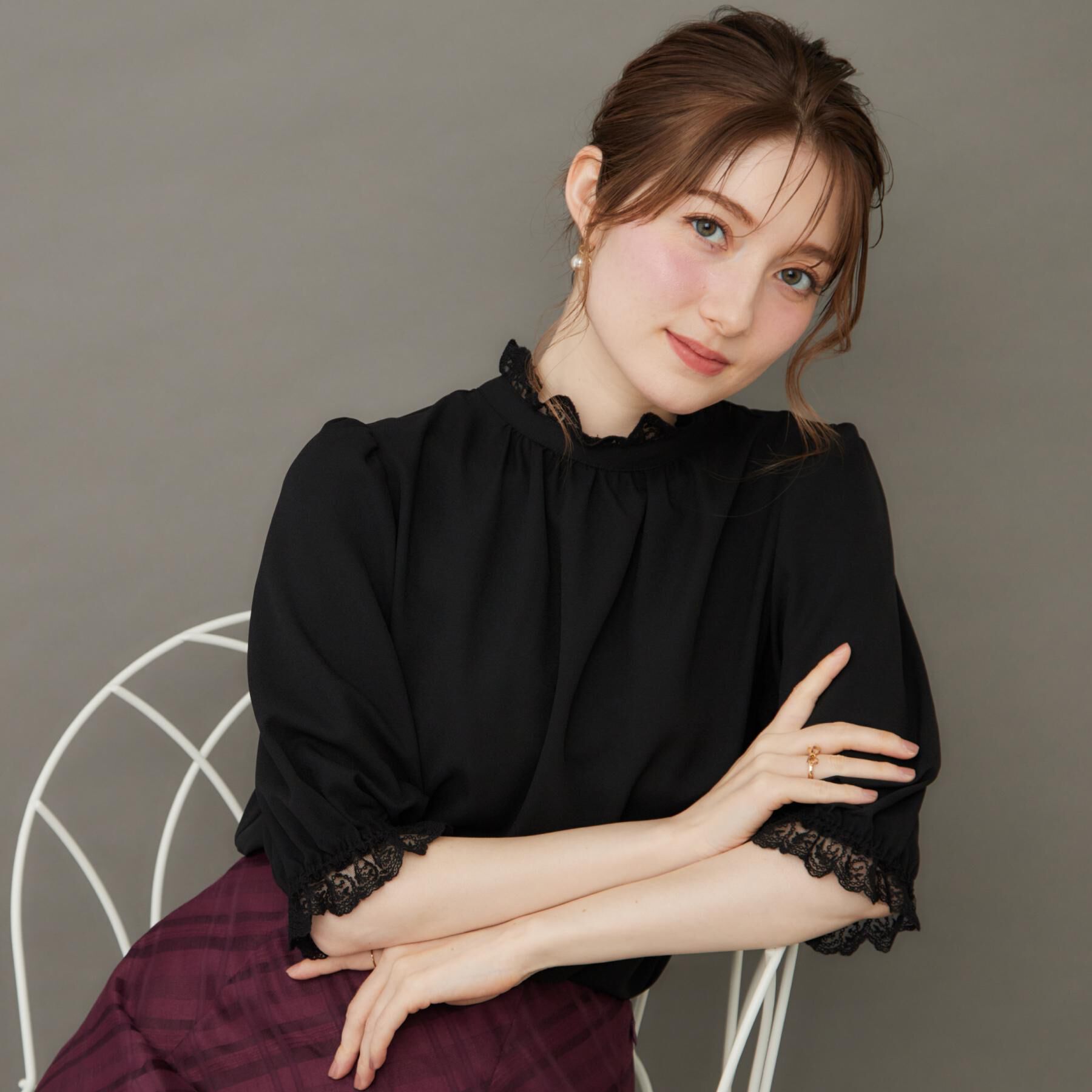 Couture broach「【華やか・大人可愛い・5分袖】エンブロレース前後2WAYブラウス」|シャツ・ブラウス|ブラック(019)