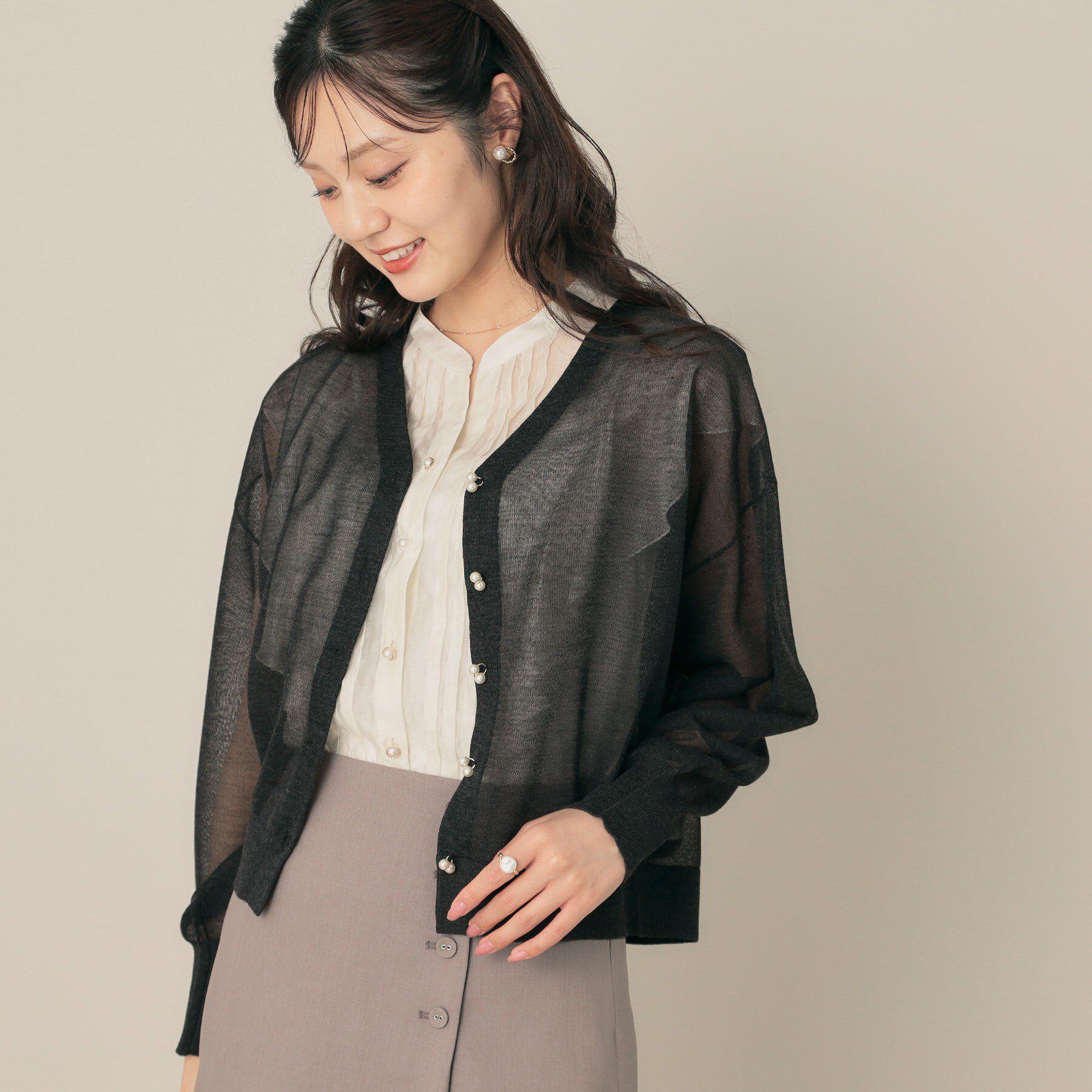 Couture broach「【秋カラー・オシャレな透け感】ダブルパール調シアーカーディガン」|カーディガン|