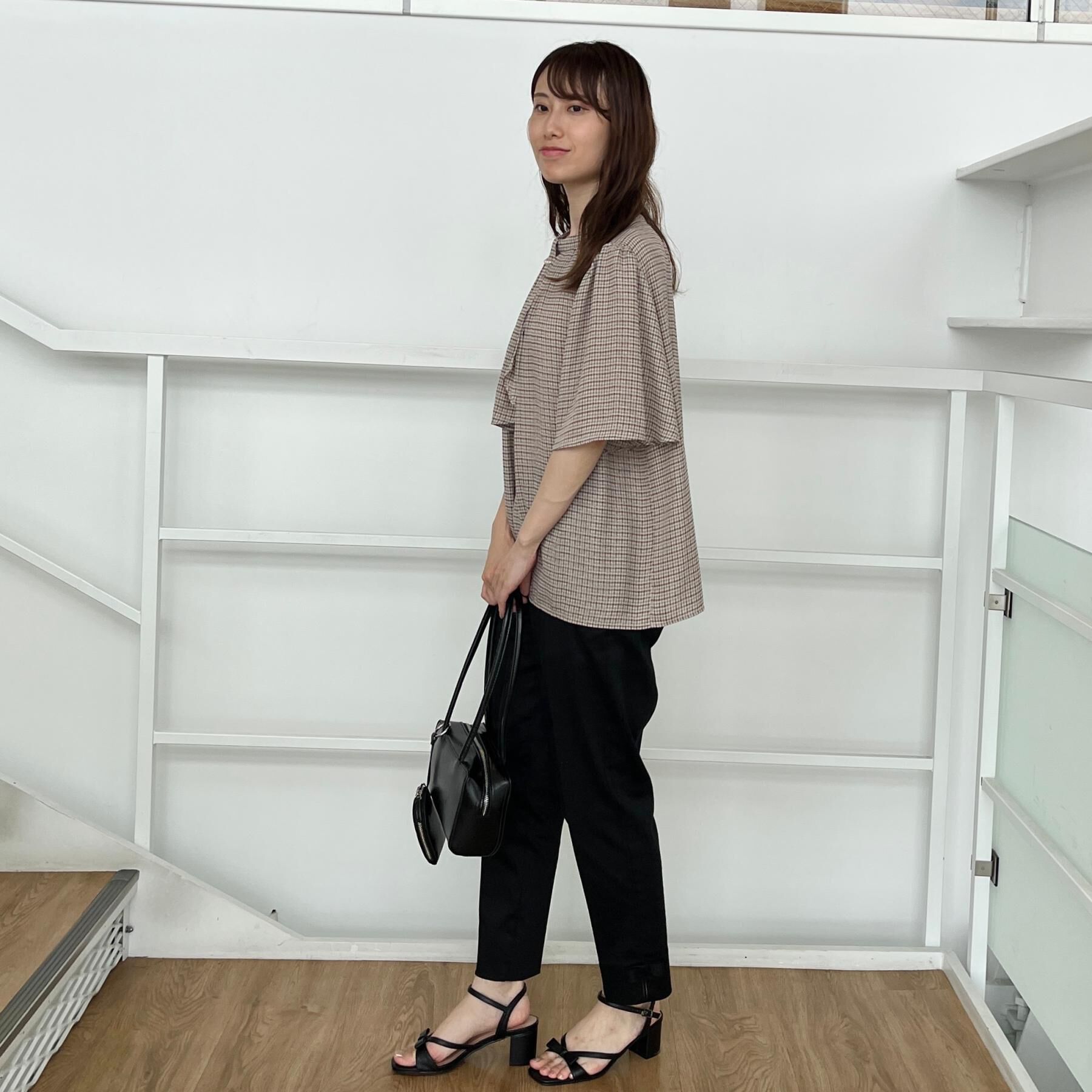 Couture broach「【着映え・5分袖・通勤】パール調タイチェックプリントブラウス」|シャツ・ブラウス|