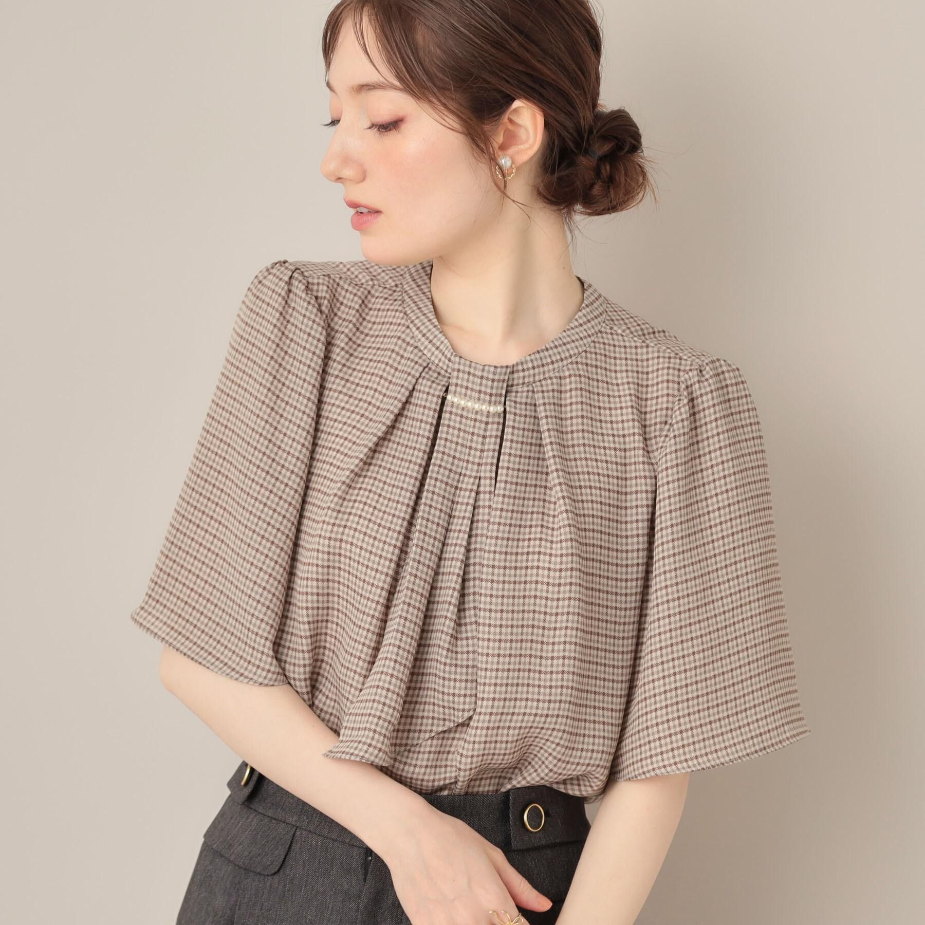 Couture broach「【着映え・5分袖・通勤】パール調タイチェックプリントブラウス」|シャツ・ブラウス|