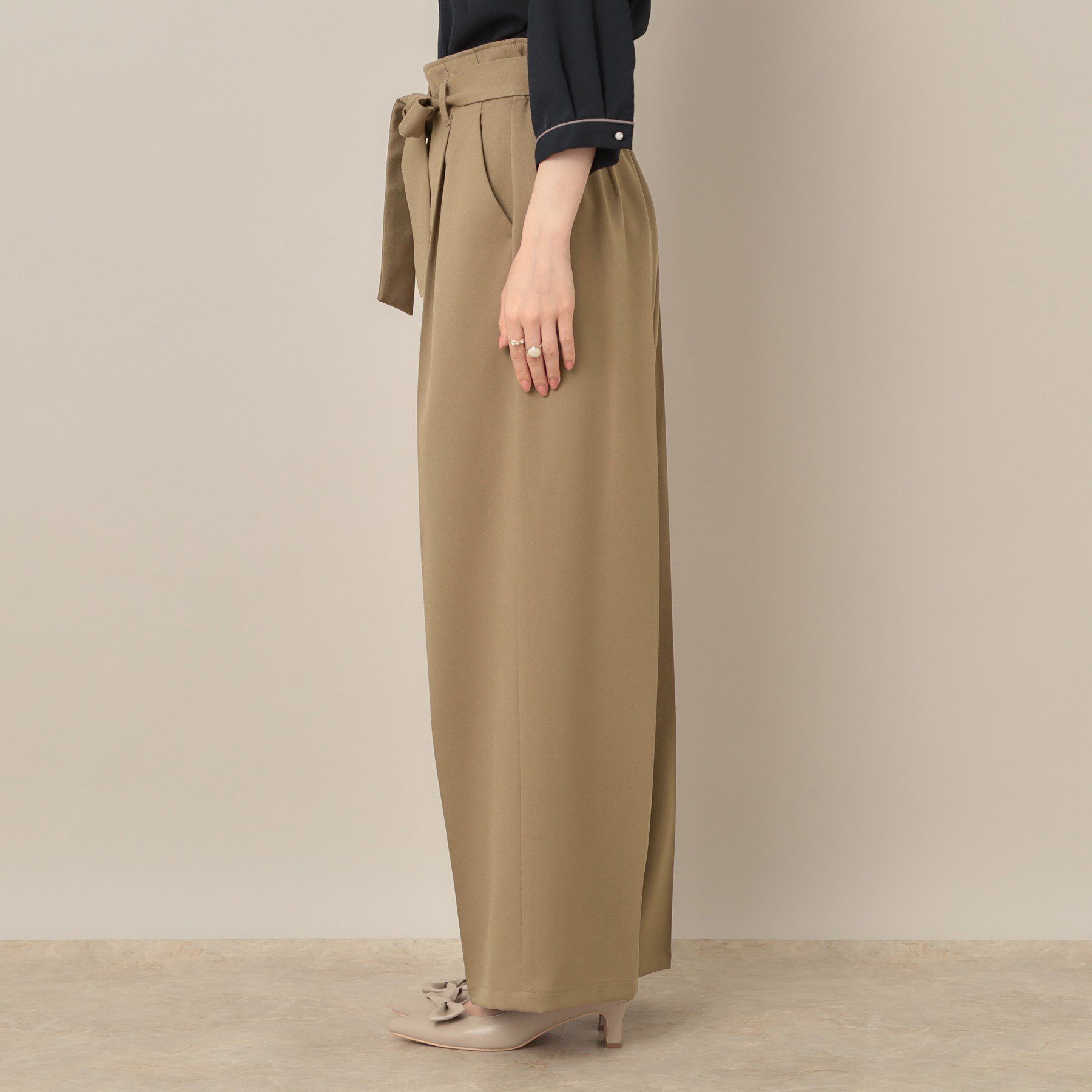 Couture broach「【帯電防止・通勤】ウエストリボン サスペンダー付きワイドパンツ」|その他|