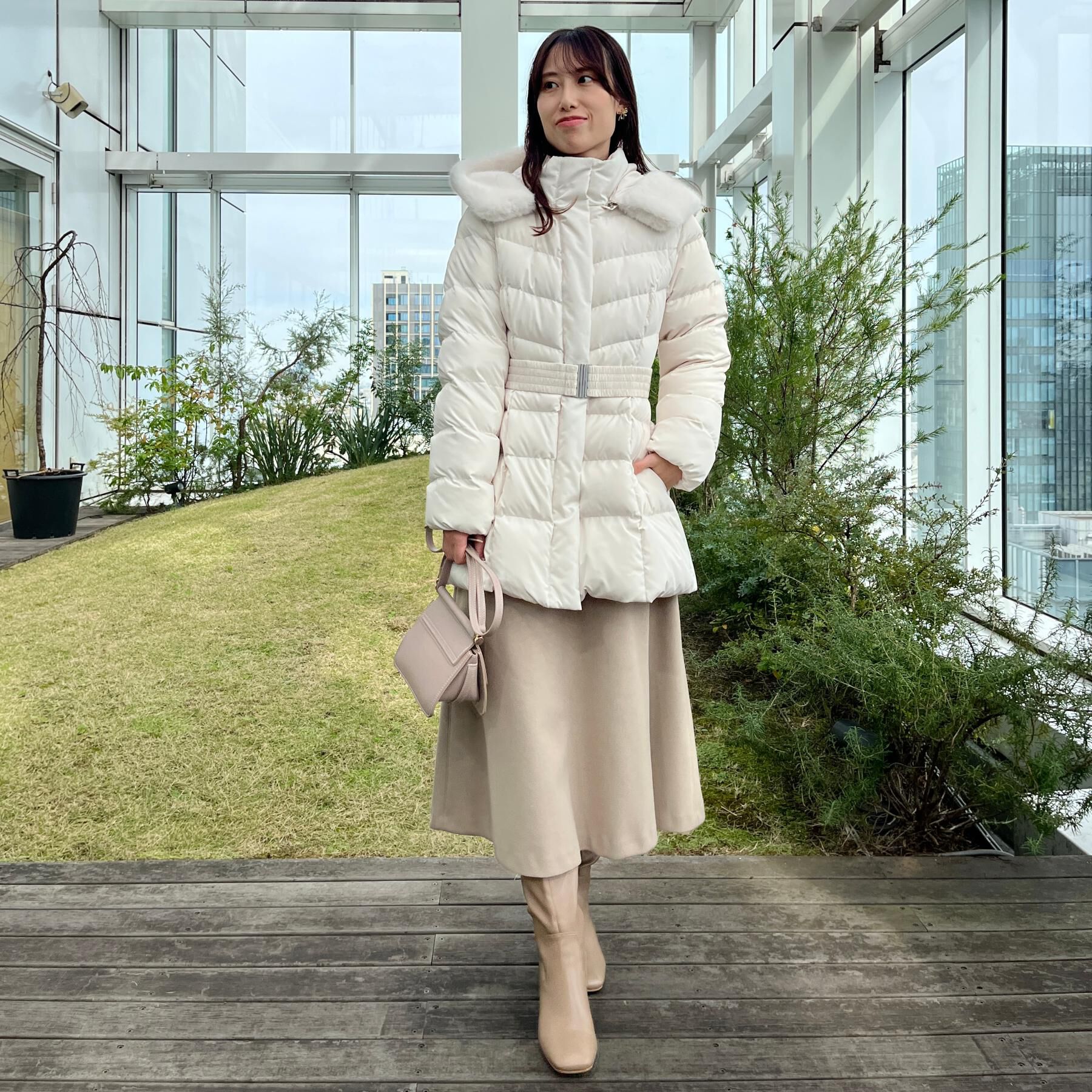 Couture broach「【2WAY・ベルト付き】フードフェイクファー ミドル丈ダウンコート」|ダウン|