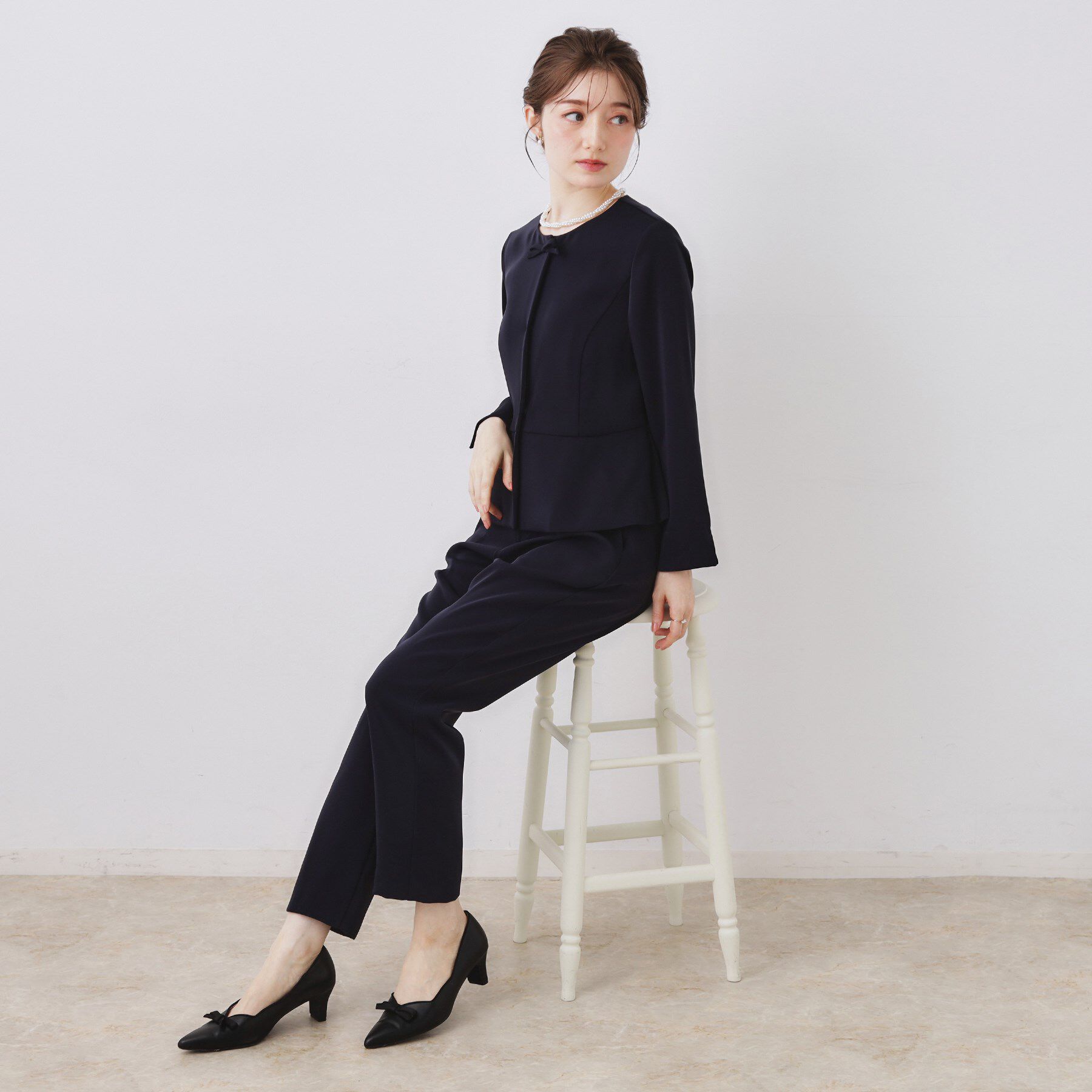 Couture broach「【ハレの日・通勤】パール調釦テーパードパンツ」|その他|