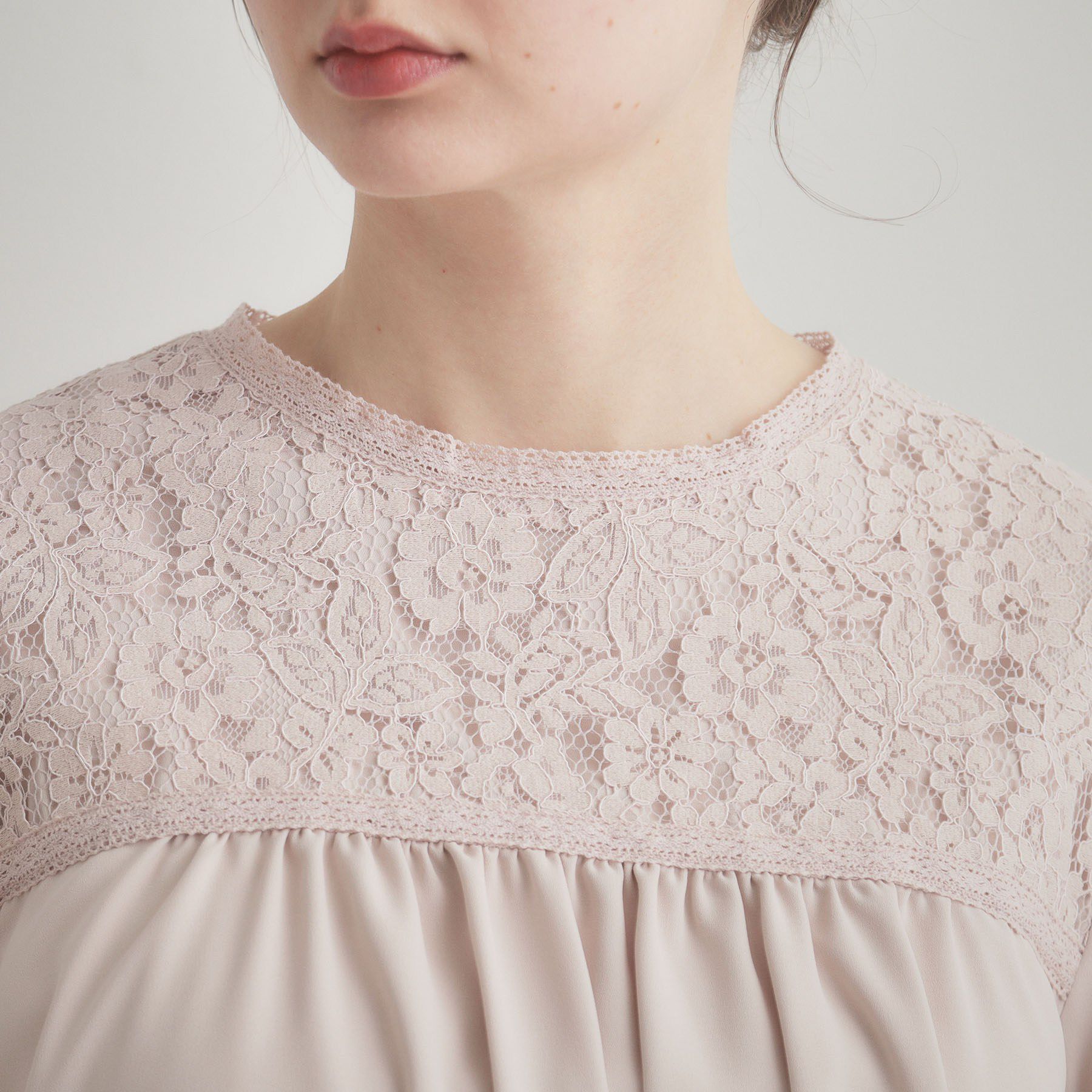 Couture broach「【ハレの日・通勤】レースドッキング ブラウス」|シャツ・ブラウス|