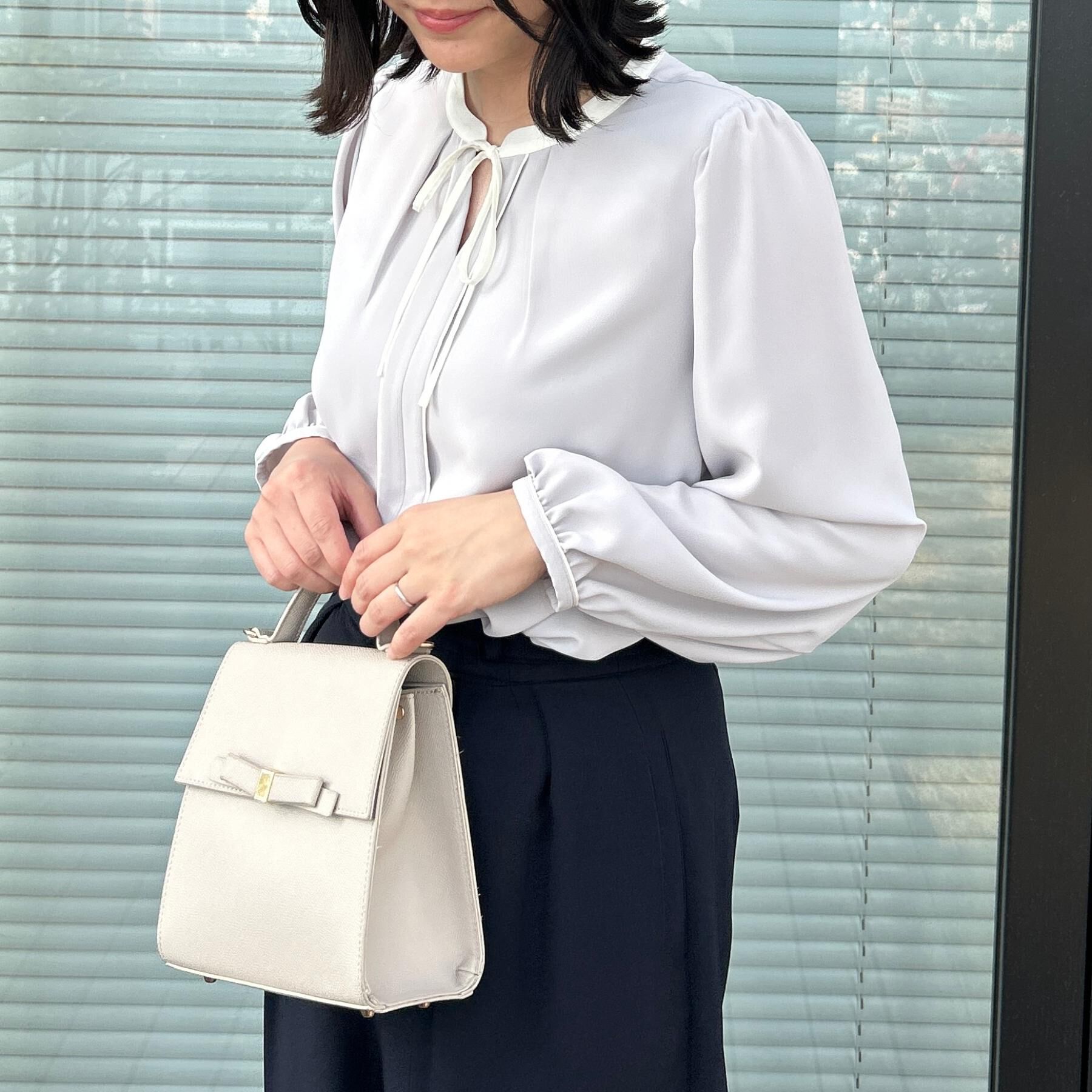 Couture broach「【洗える・ハレの日・通勤】配色 細リボンタイ ブラウス」|シャツ・ブラウス|