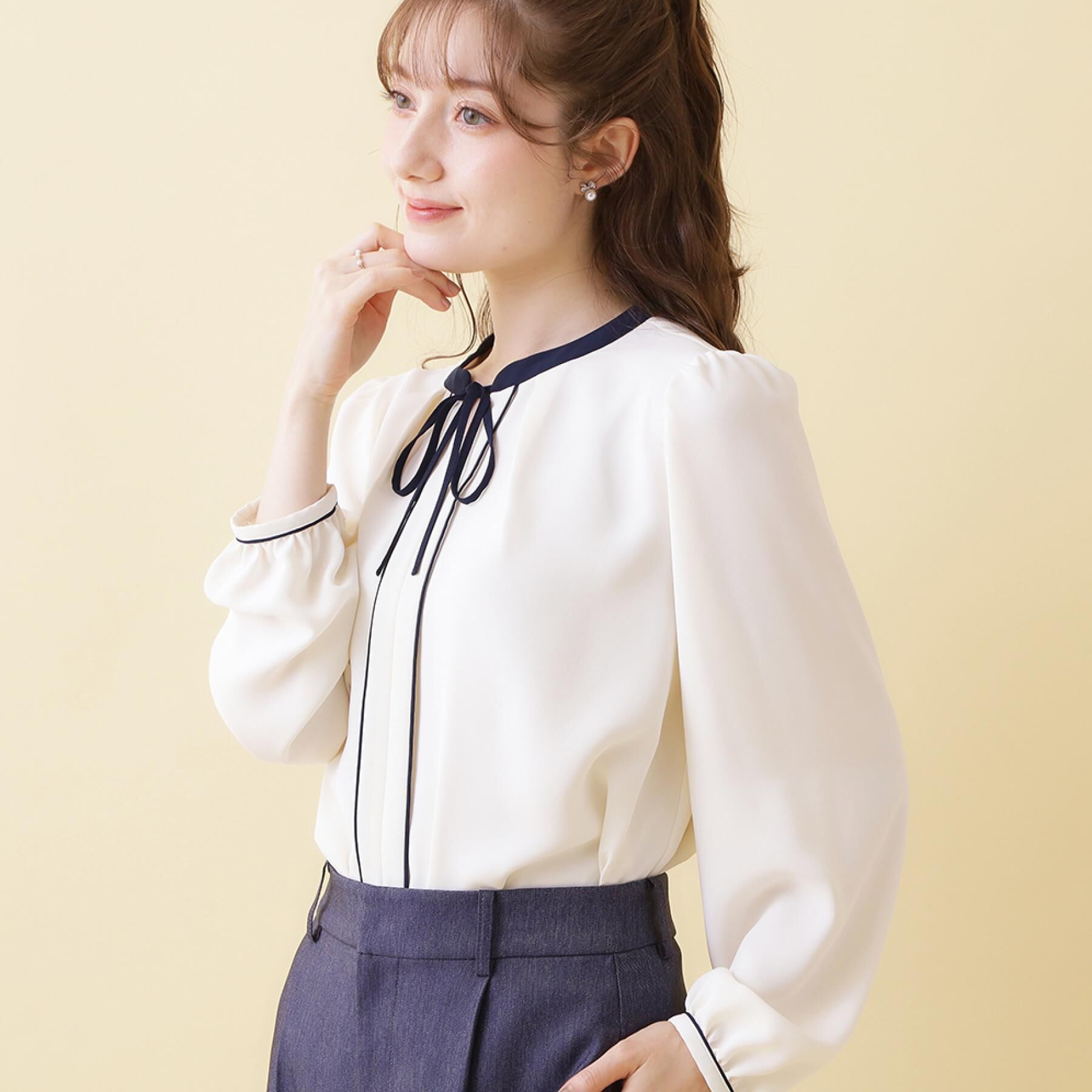 Couture broach「【洗える・ハレの日・通勤】配色 細リボンタイ ブラウス」|シャツ・ブラウス|