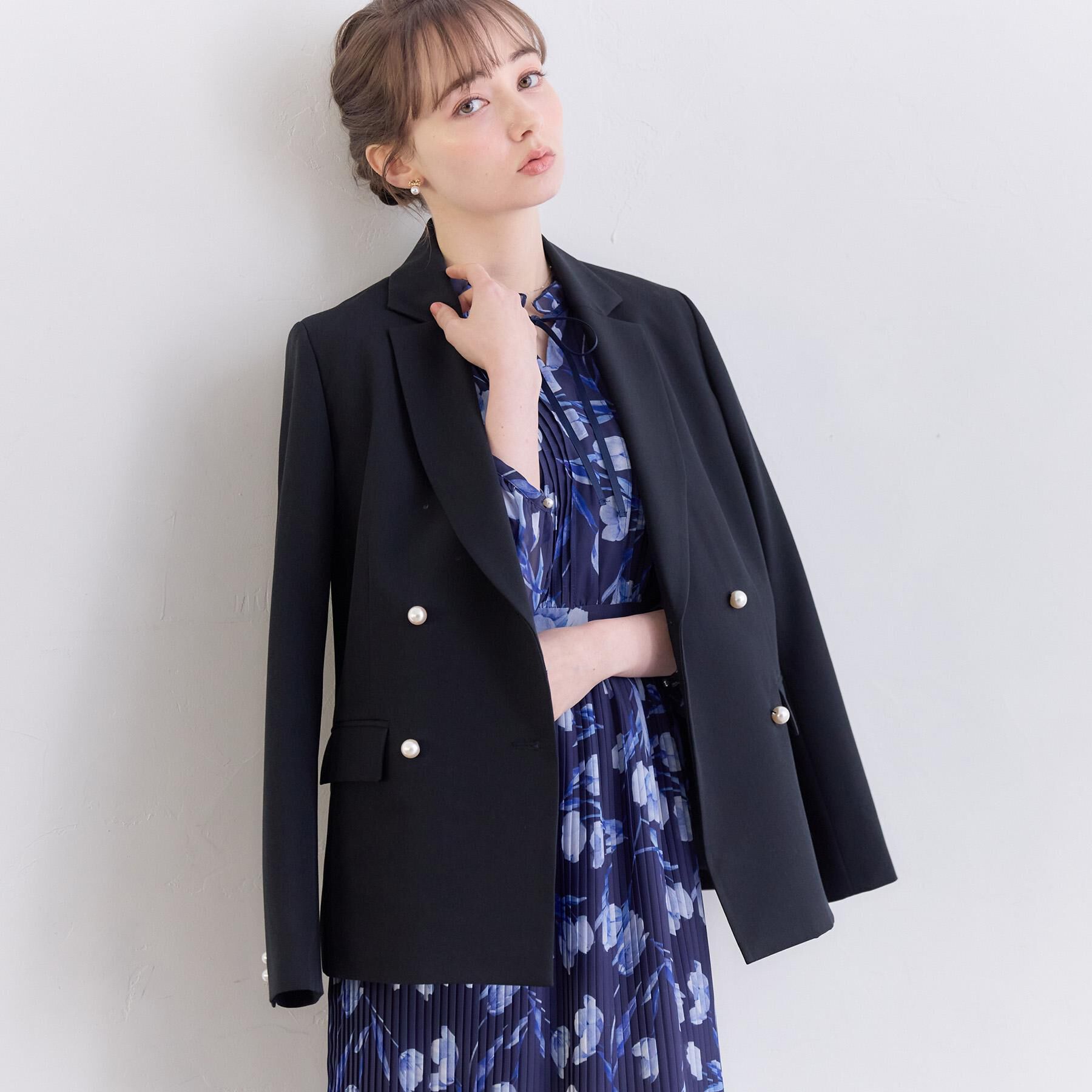 Couture broach「【洗える・ハレの日・通勤】パール調ボタン テーラードジャケット」|テーラードジャケット|ネイビー(094)