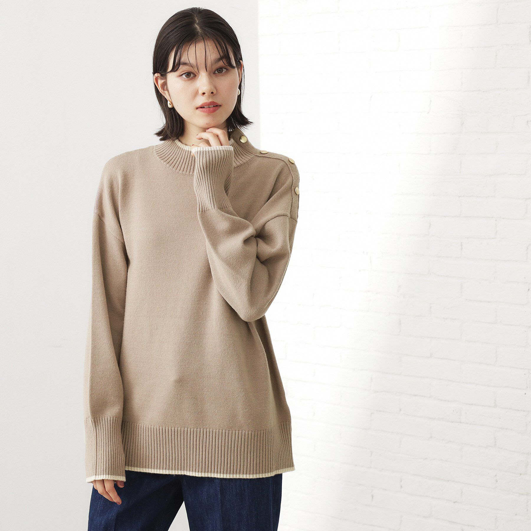 THE SHOP TK「【インしないで着られる】金ボタン ハイネックニット/毛玉になりにくい/静電気防止/洗濯機OK」|ニット・セーター|ベージュ(052)
