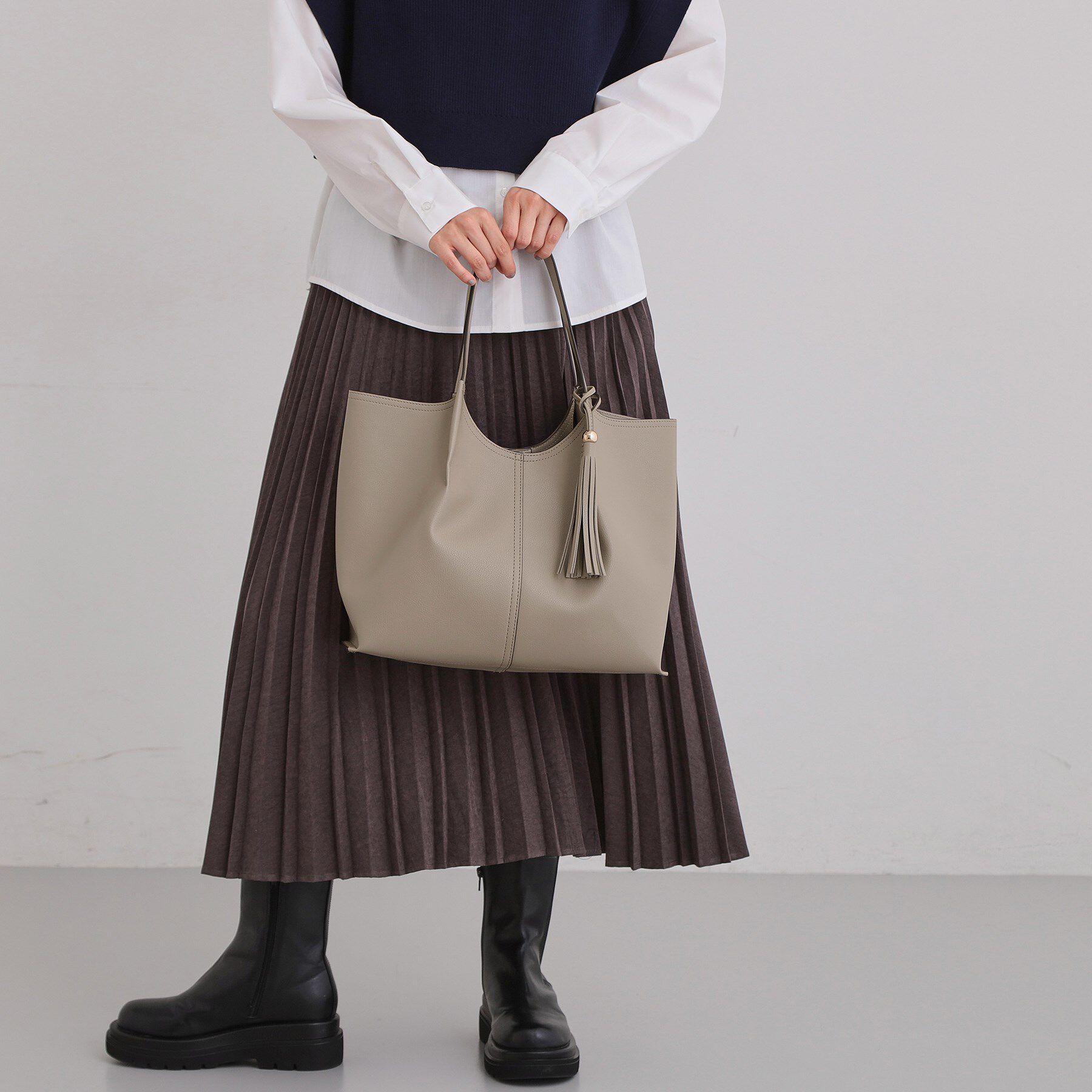 THE SHOP TK「タッセル付きトートバッグ」|トートバッグ|グレージュ(050)