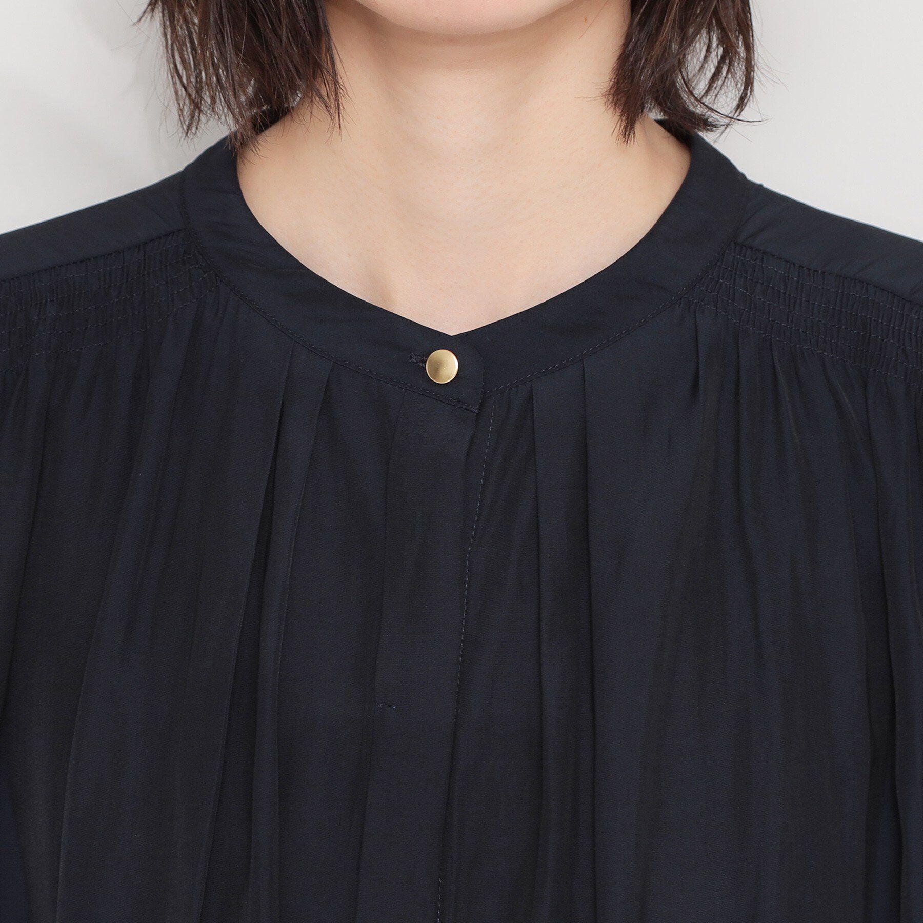 THE SHOP TK「【通勤にもセレモニーにも】ヴィンテージサテンギャザーブラウス」|シャツ・ブラウス|