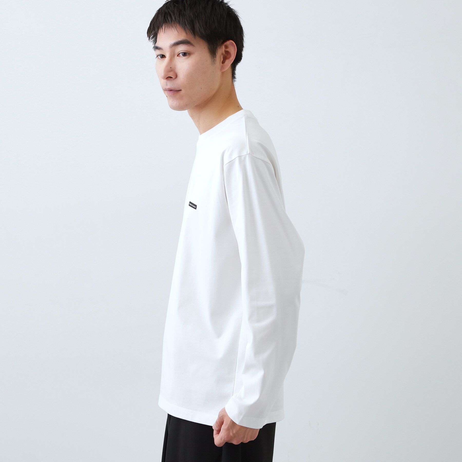 THE SHOP TK「【スタイルを選ばず着られる】ワンポイント 長袖Tシャツ 洗濯機OK/UVカット/毛玉になりにくい」|Tシャツ・カットソー|