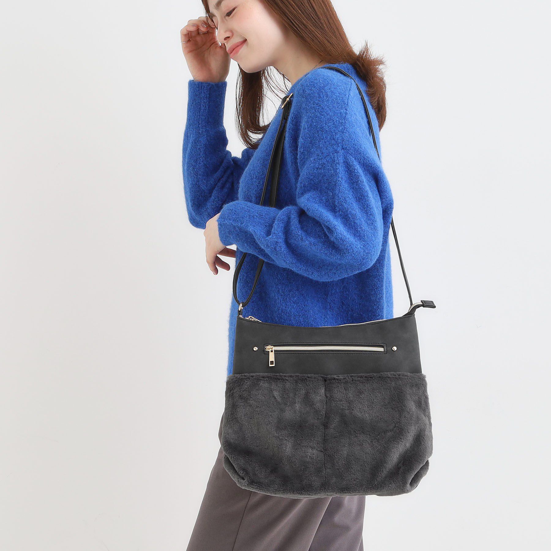 SHOO･LA･RUE「ポケットフェイクファーショルダーバッグ」|ショルダー・メッセンジャー|ブラック(019)