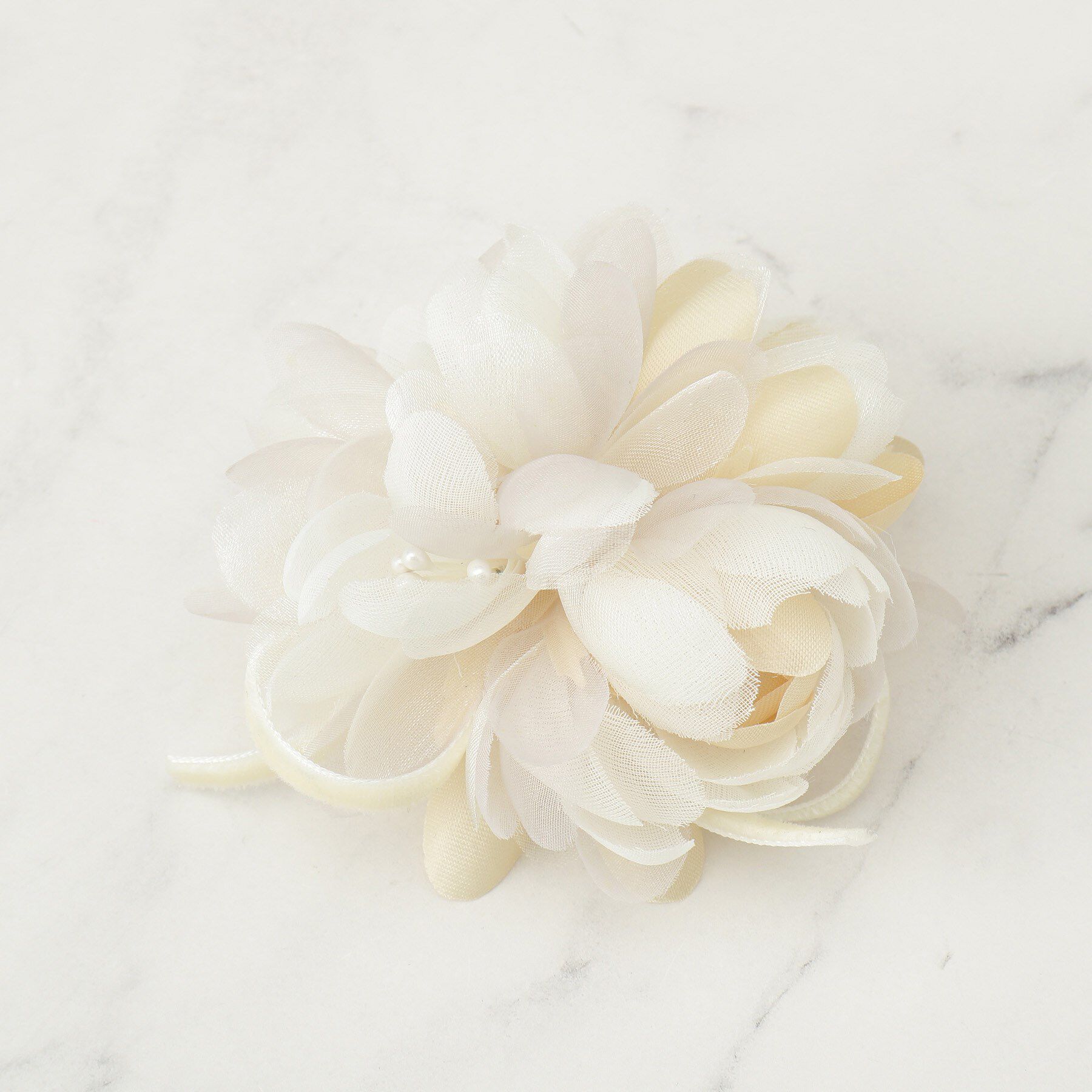 SHOO･LA･RUE「【セレモニー】やわらかな印象に MIXリボンコサージュ」|ブローチ・コサージュ|ライトベージュ(05