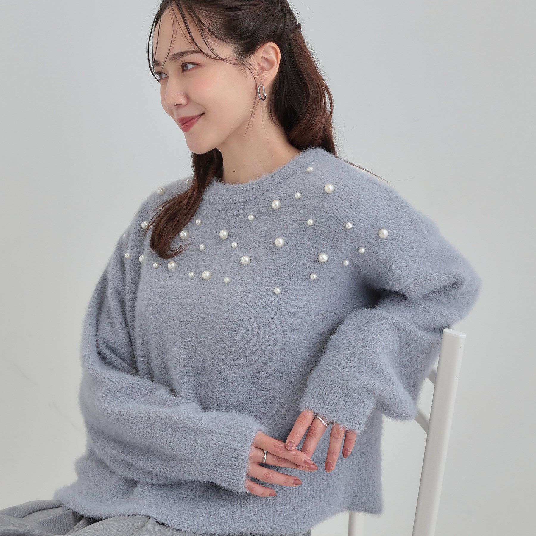 SHOO･LA･RUE「大人きらめく ふわふわパール調ニット」|ニット・セーター|ブルー(091)