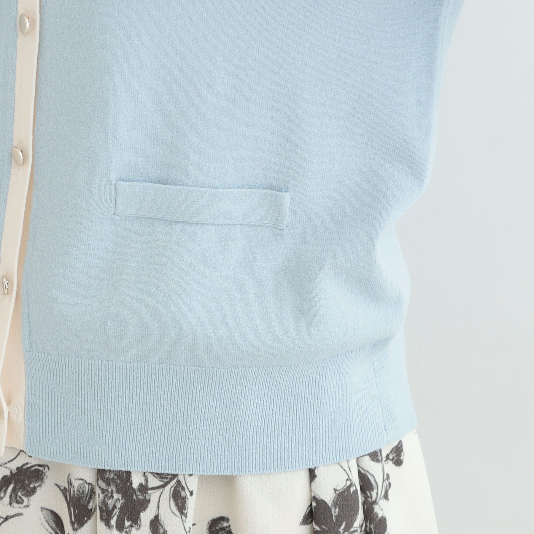 SHOO･LA･RUE「【洗濯機可/S-LL/アンサンブル可】パールボタンが上品　華やぎ配色カーディガン」|カーディガン|