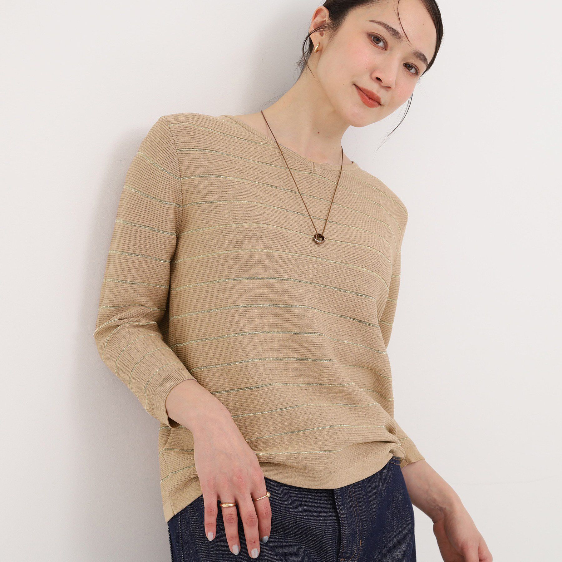 SHOO･LA･RUE「【洗える】デコルテがきれいに見えるVネックラメボーダーニット」|ニット・セーター|ベージュ(352)
