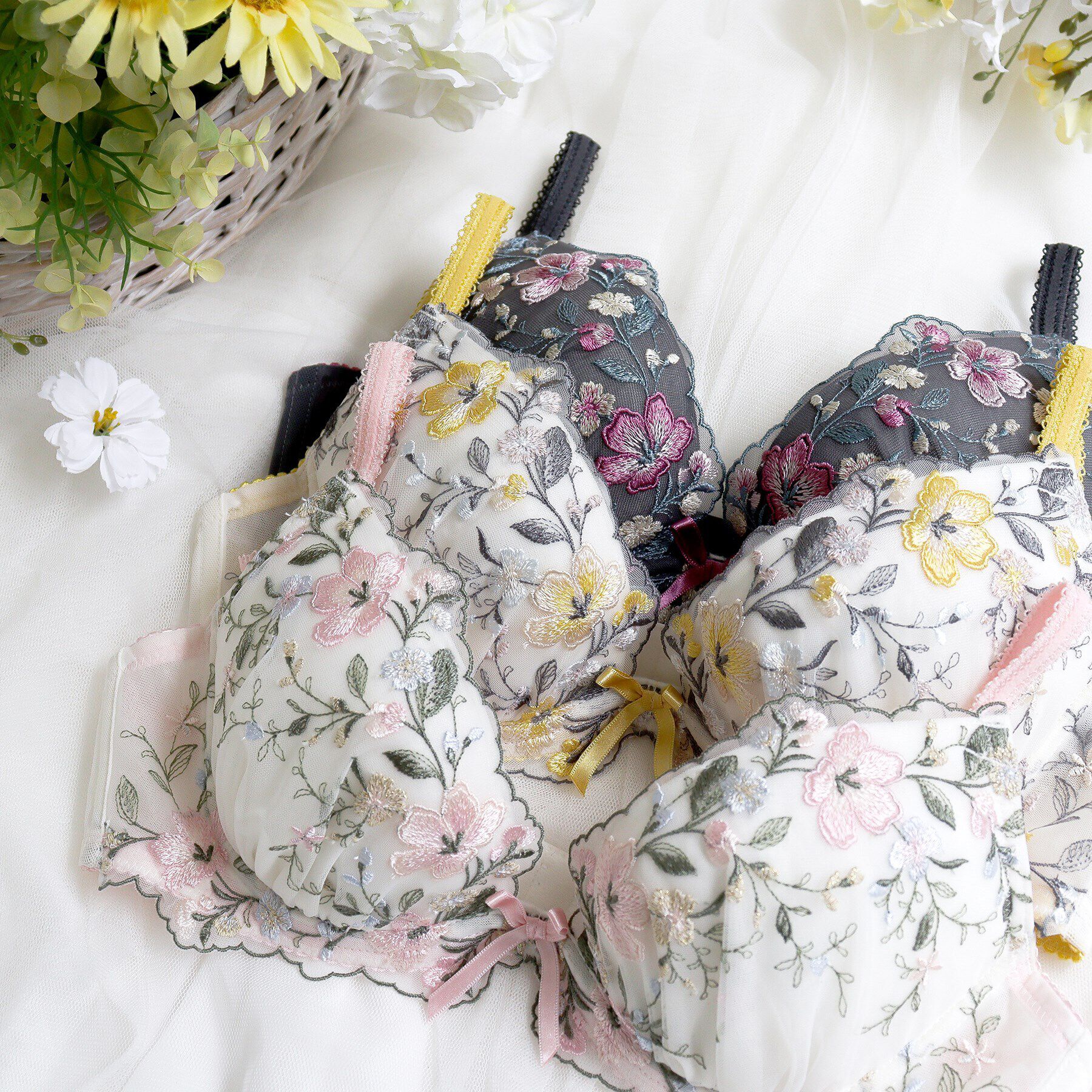 Risa Magli「シェンナ ブラジャー（B-D）＜リサマリ ミラクル谷間ブラ＞」|インナー|