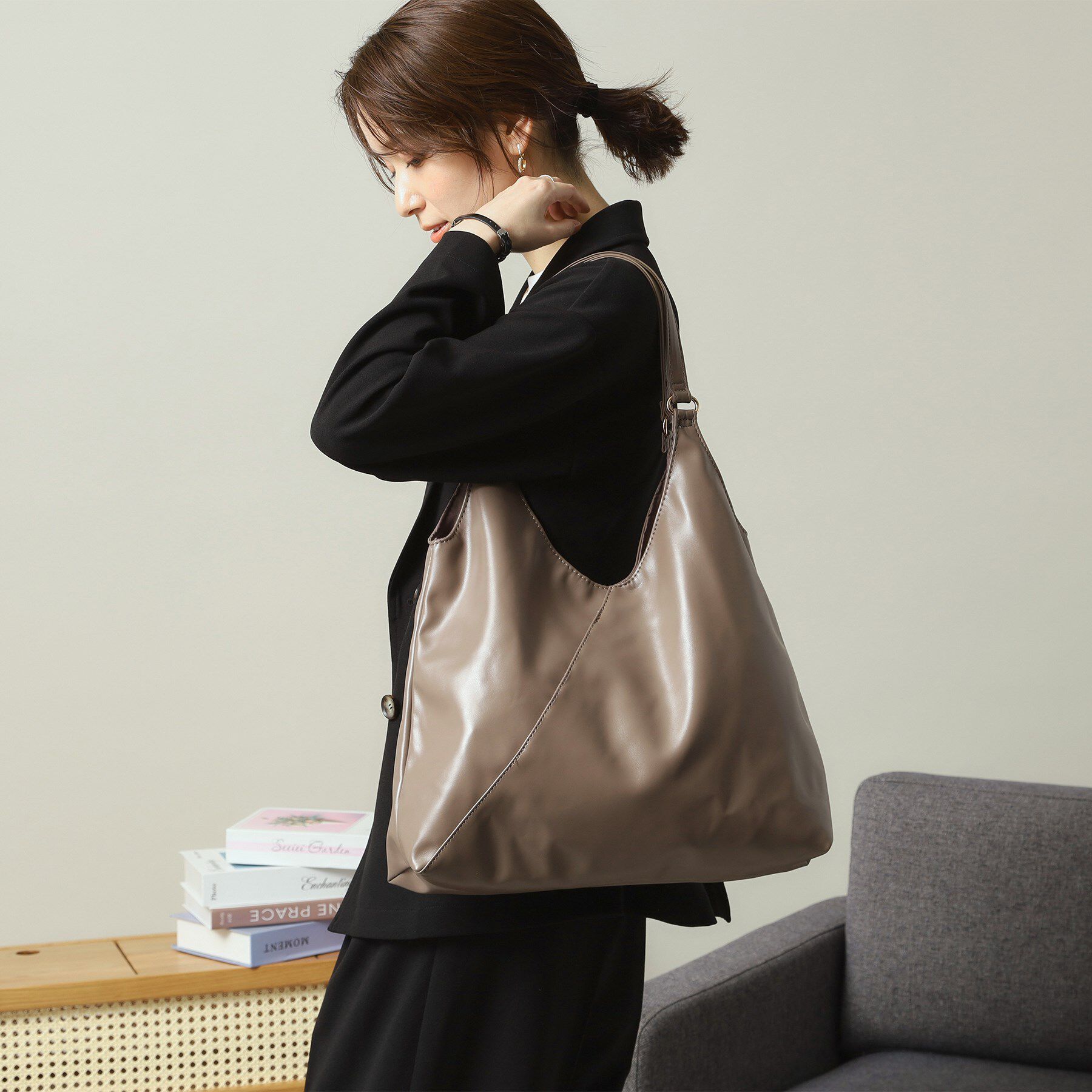 ITS&rsquo;DEMO「【A4対応】合皮Vカットトート」|トートバッグ|