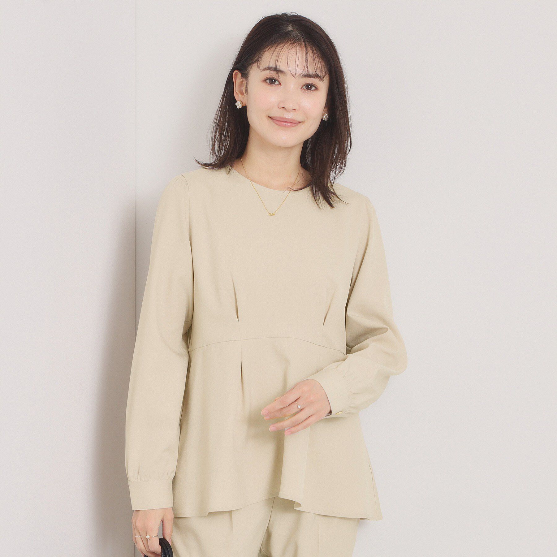 ITS&rsquo;DEMO「【入卒／洗濯機OK／イージーケア】ツイルストレッチペプラムブラウス」|シャツ・ブラウス|グレージュ(050)