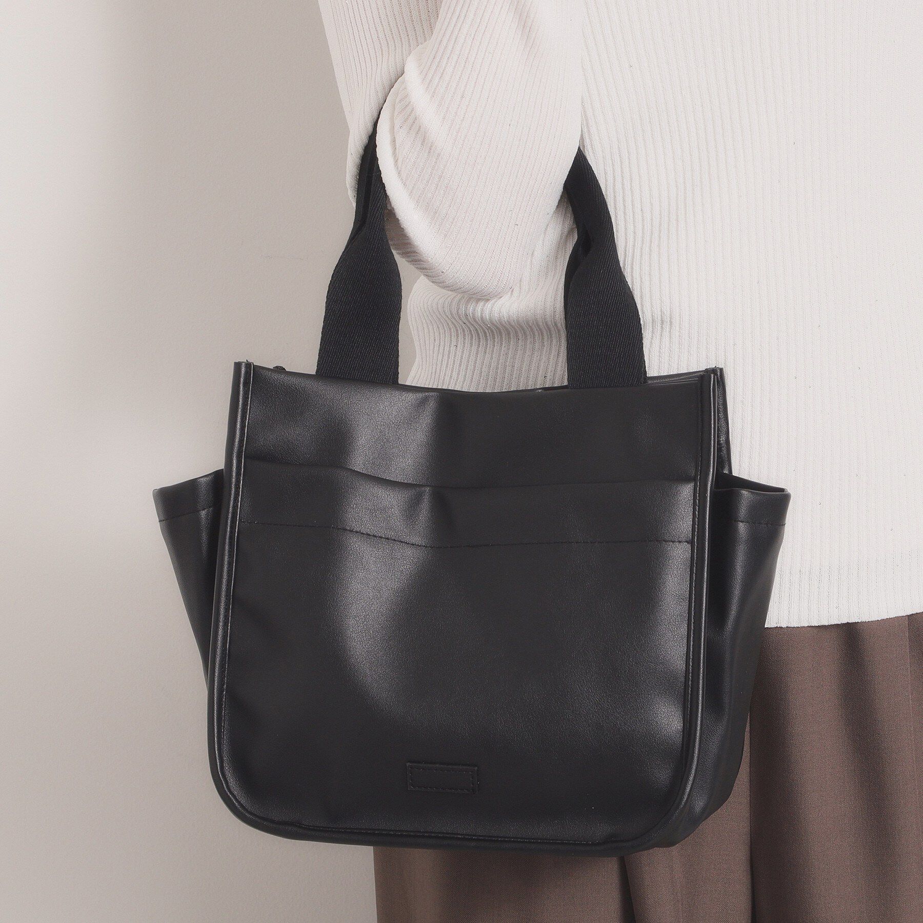 ITS&rsquo;DEMO「合皮サイドポケットミニトート」|ハンドバッグ|ブラック(019)