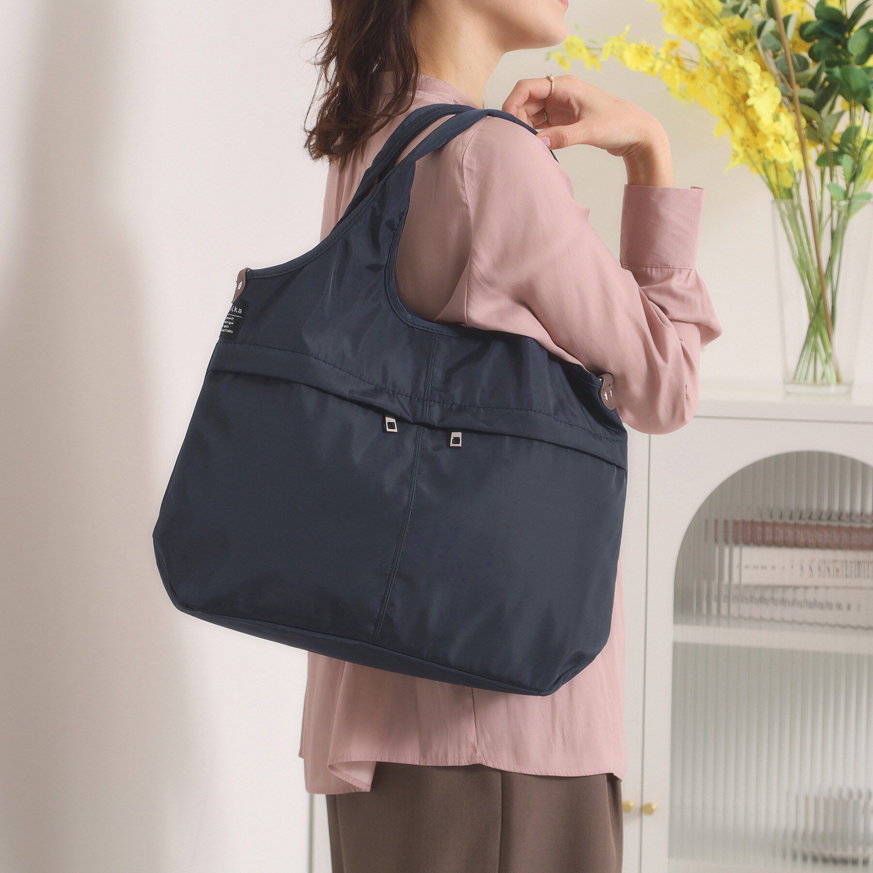 ITS&rsquo;DEMO「【防花粉／全6色】高密度バルーン10ポケットトート」|トートバッグ|ネイビー(094)