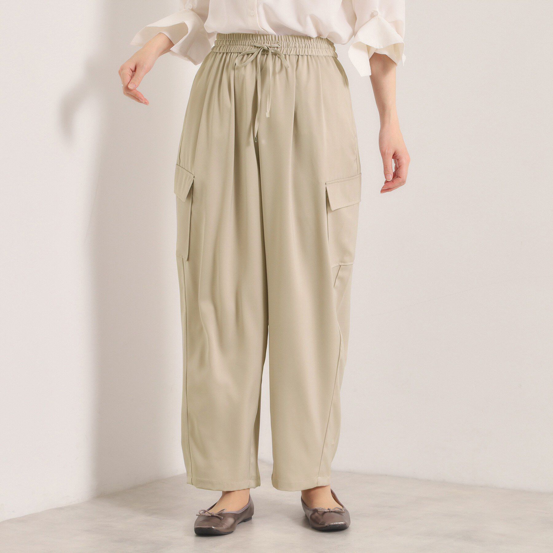 ITS&rsquo;DEMO「【手洗い可】サテンカーゴパンツ」|その他|グレージュ(050)