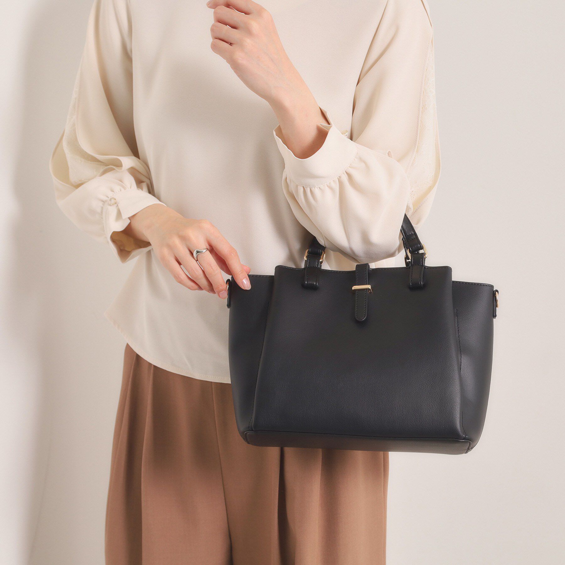 ITS&rsquo;DEMO「＜かるバッグ＞2WAYトート」|ハンドバッグ|ブラック(019)