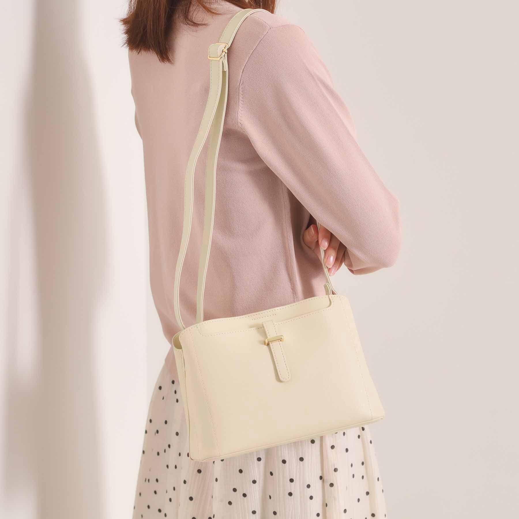 ITS&rsquo;DEMO「＜かるバッグ＞横型ミニショルダー」|ショルダー・メッセンジャー|アイボリー(004)