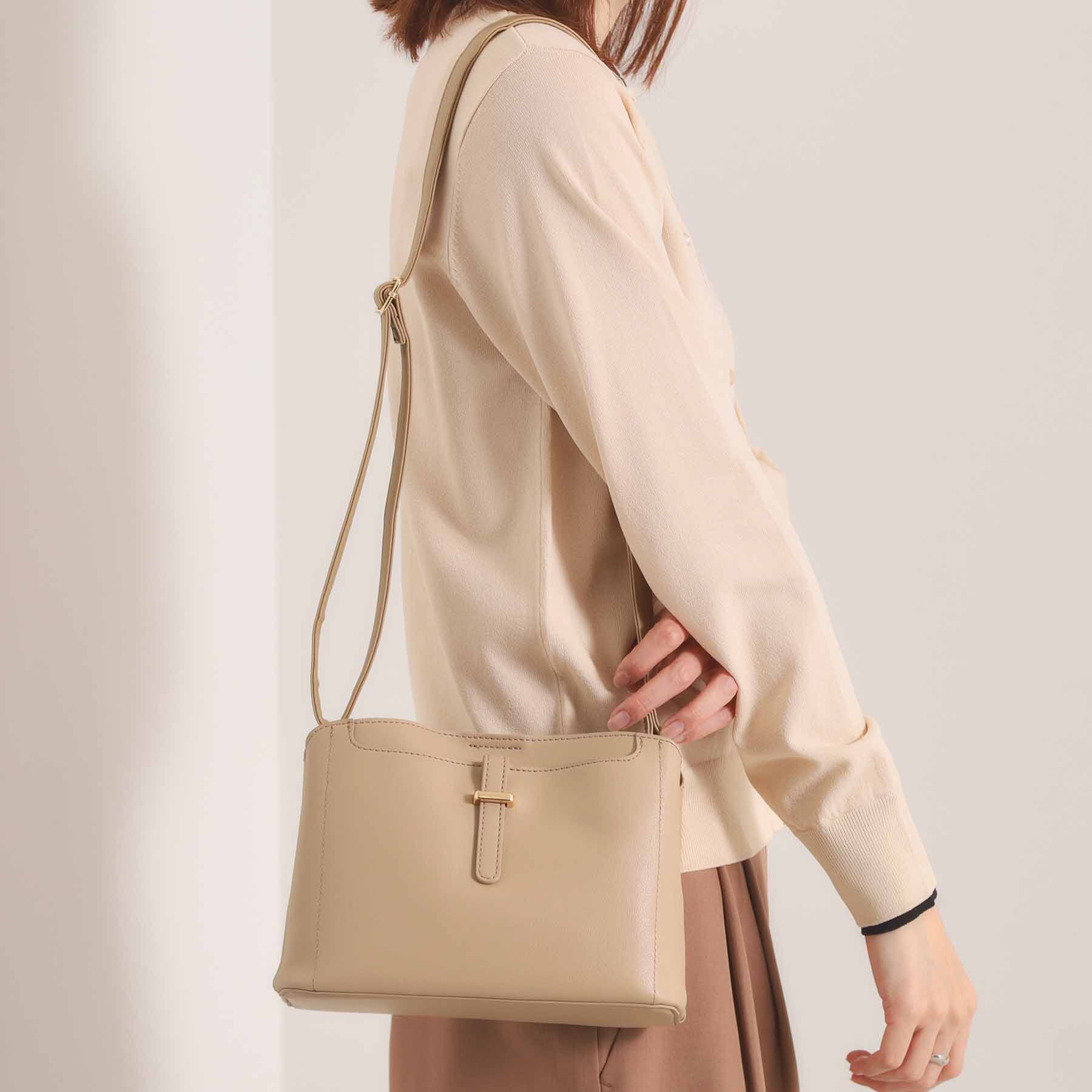 ITS&rsquo;DEMO「＜かるバッグ＞横型ミニショルダー」|ショルダー・メッセンジャー|ベージュ(052)