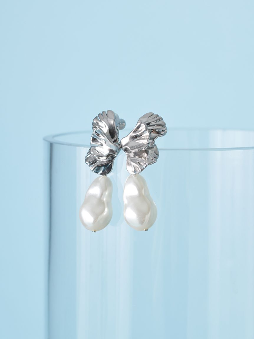 Mila Owen「メタルモチーフパールイヤリング」|イヤリング|