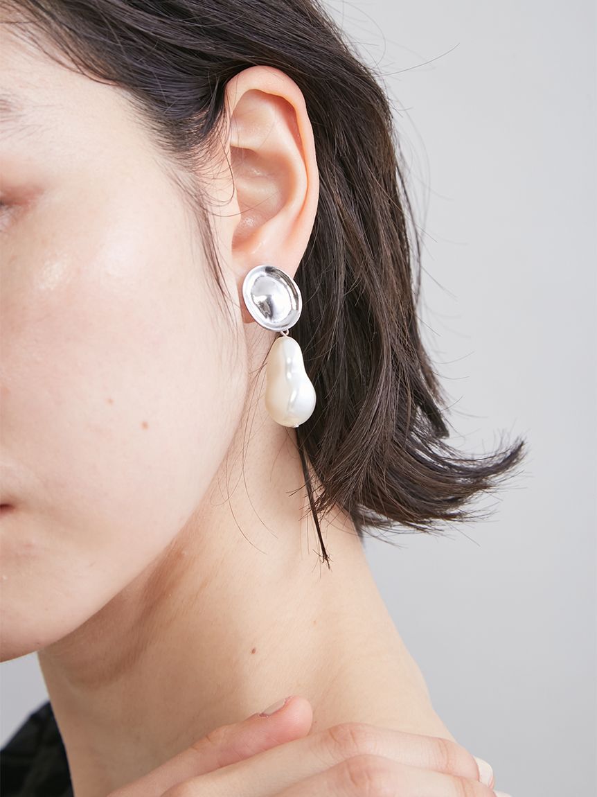 Mila Owen「メタルモチーフパールイヤリング」|イヤリング|D