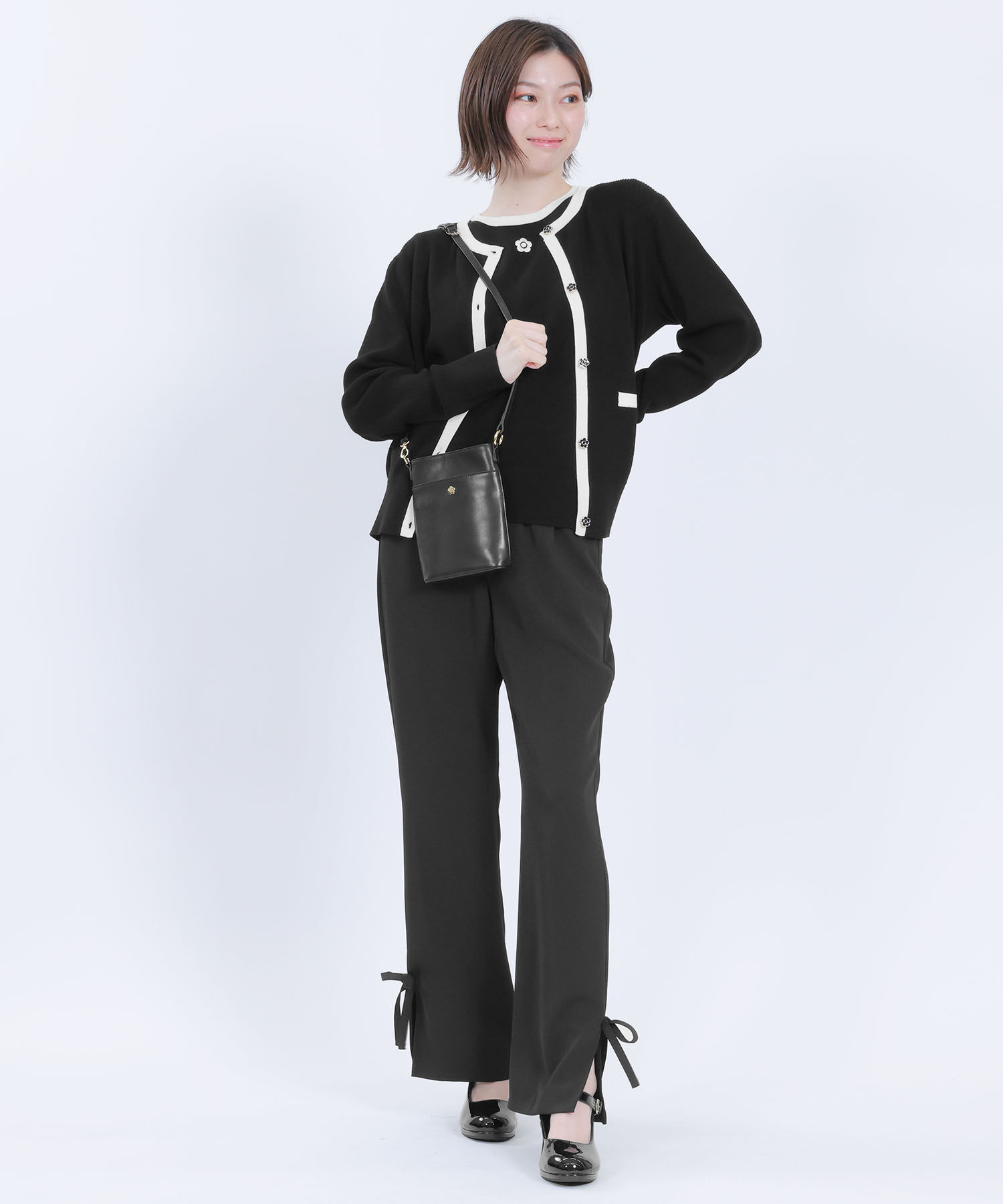 MARY QUANT「スムースレザー モバイルショルダー」|ショルダー・メッセンジャー|