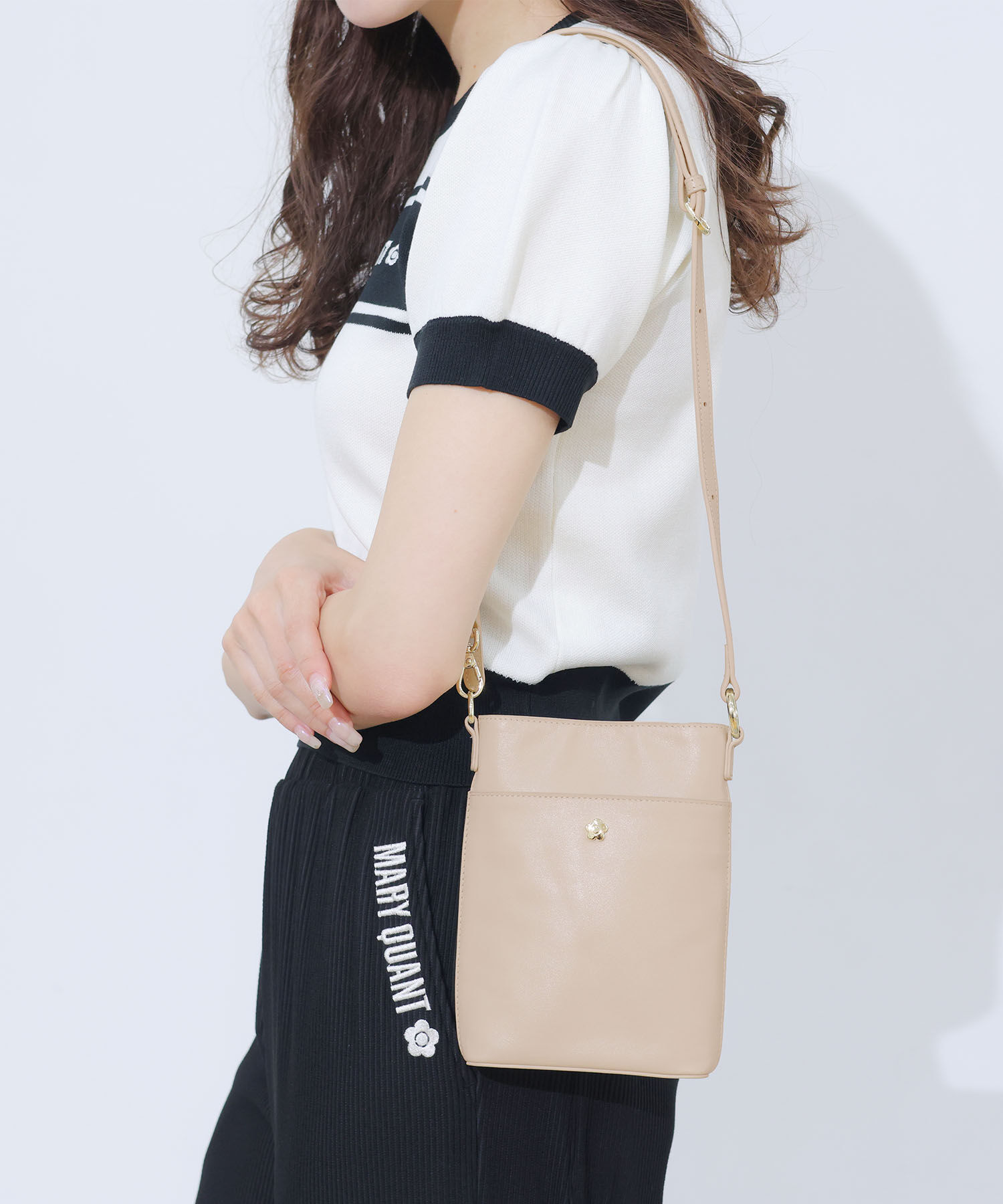 MARY QUANT「スムースレザー モバイルショルダー」|ショルダー・メッセンジャー|