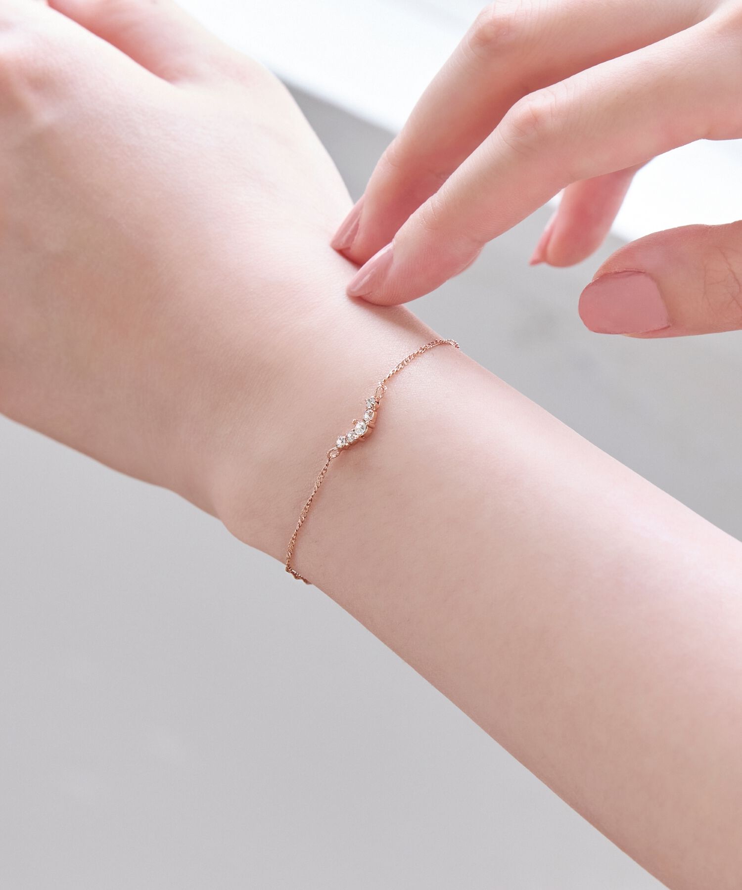 Phoebe「Vラインビジューブレスレット　ローズゴールド」|ブレスレット・バングル|ローズゴールド